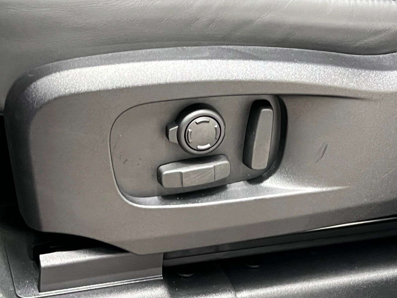 2026 Land Rover Defender 110 P400 X-DYNAMIC SE thumb 30