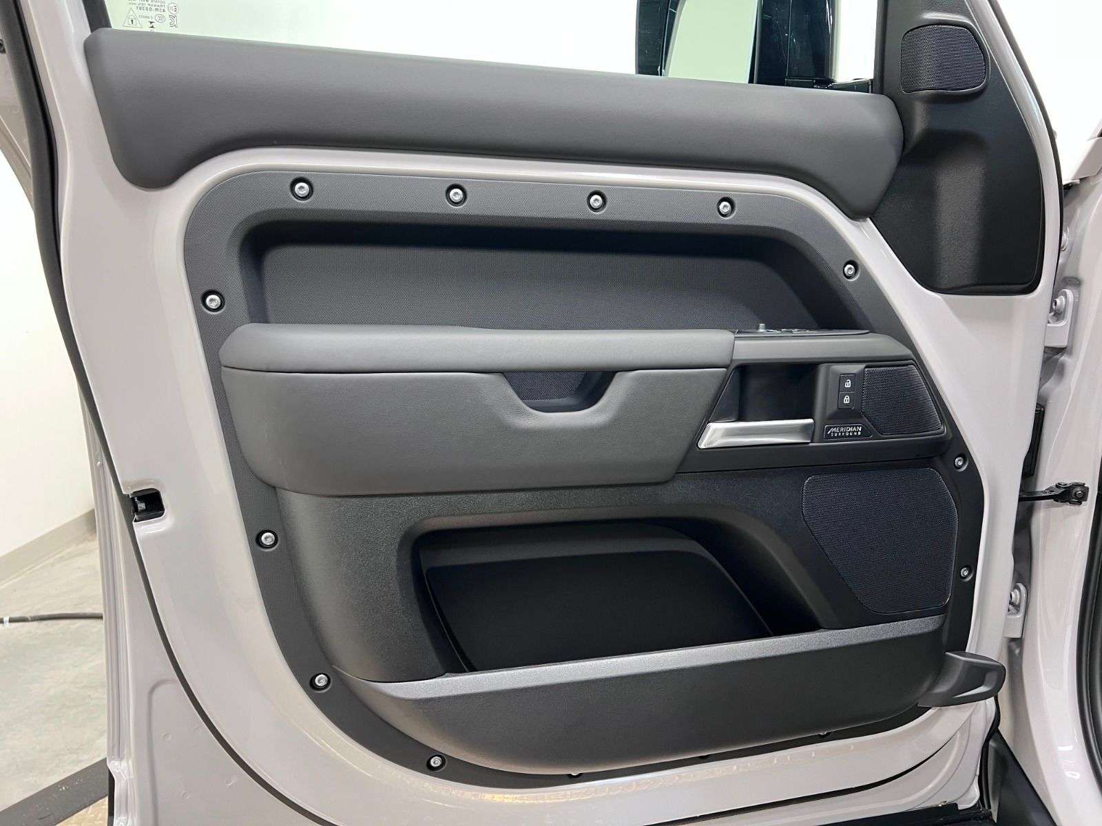 2026 Land Rover Defender 110 P400 X-DYNAMIC SE thumb 27