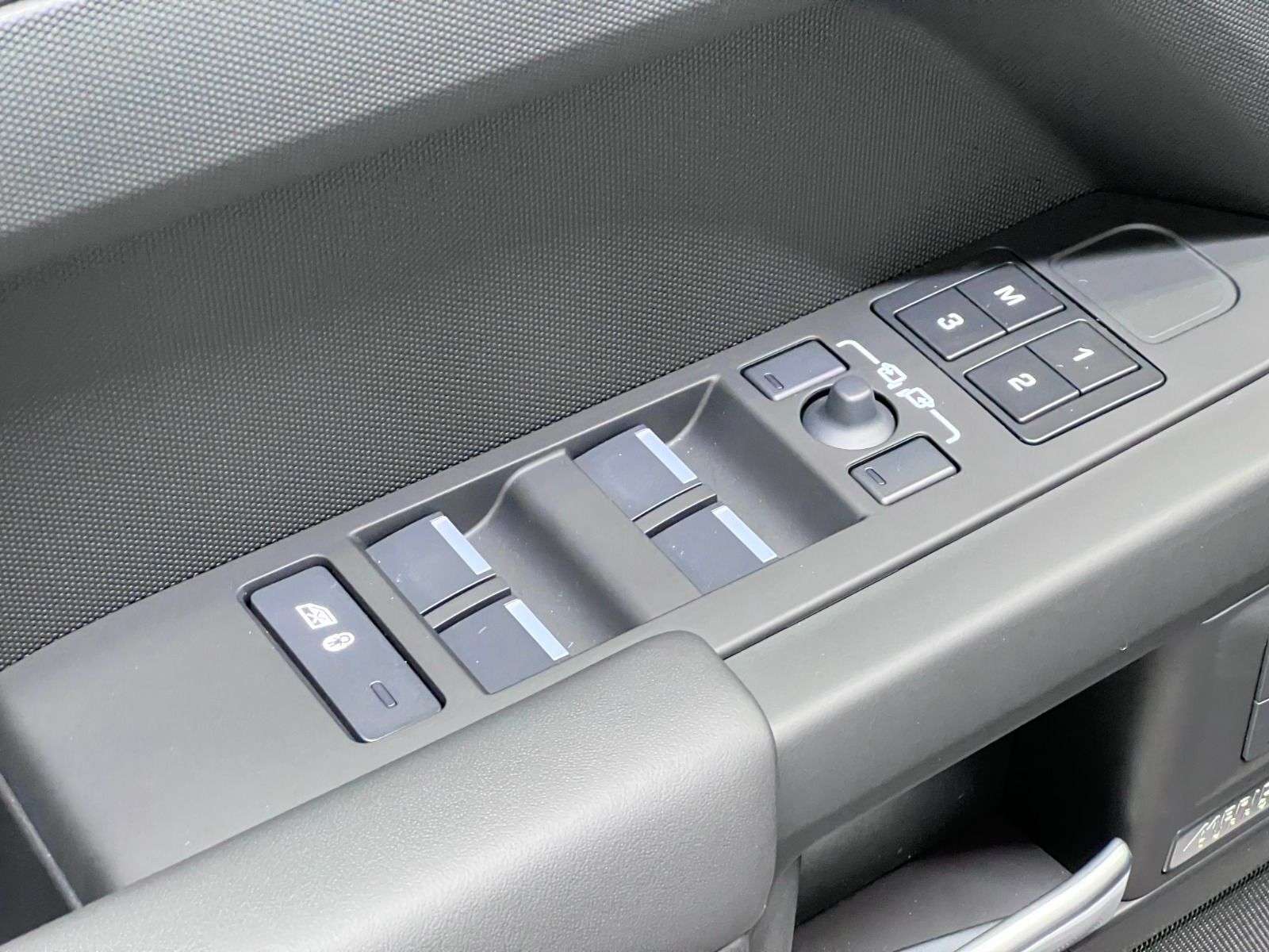 2026 Land Rover Defender 110 P400 X-DYNAMIC SE thumb 28