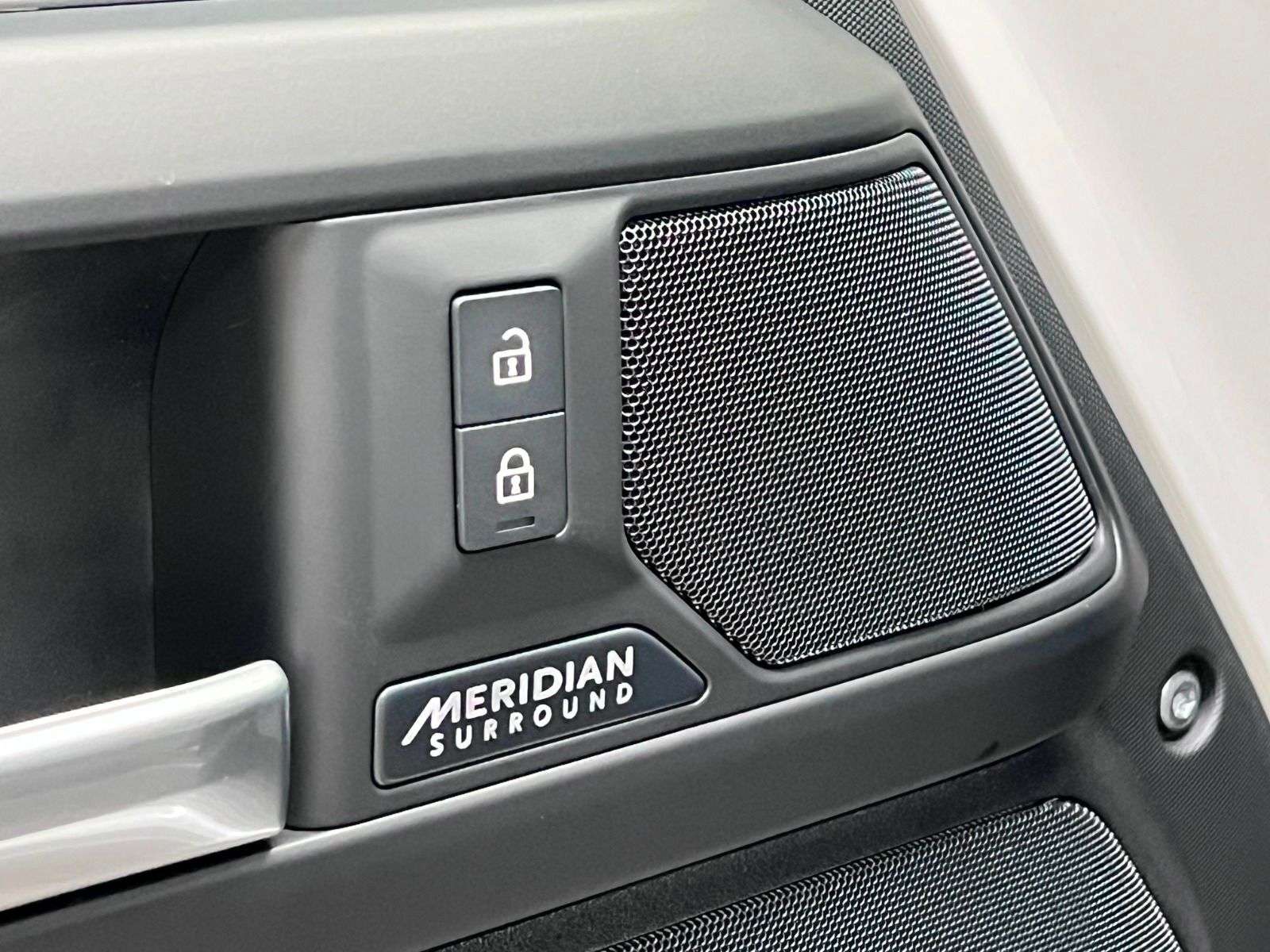 2026 Land Rover Defender 110 P400 X-DYNAMIC SE thumb 29