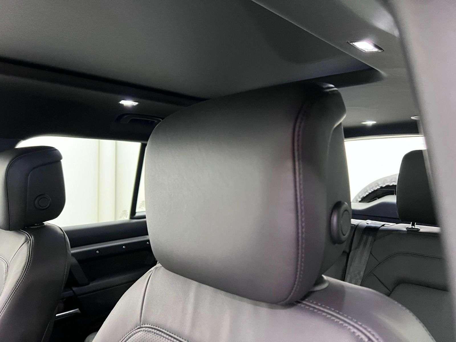 2026 Land Rover Defender 110 P400 X-DYNAMIC SE thumb 25