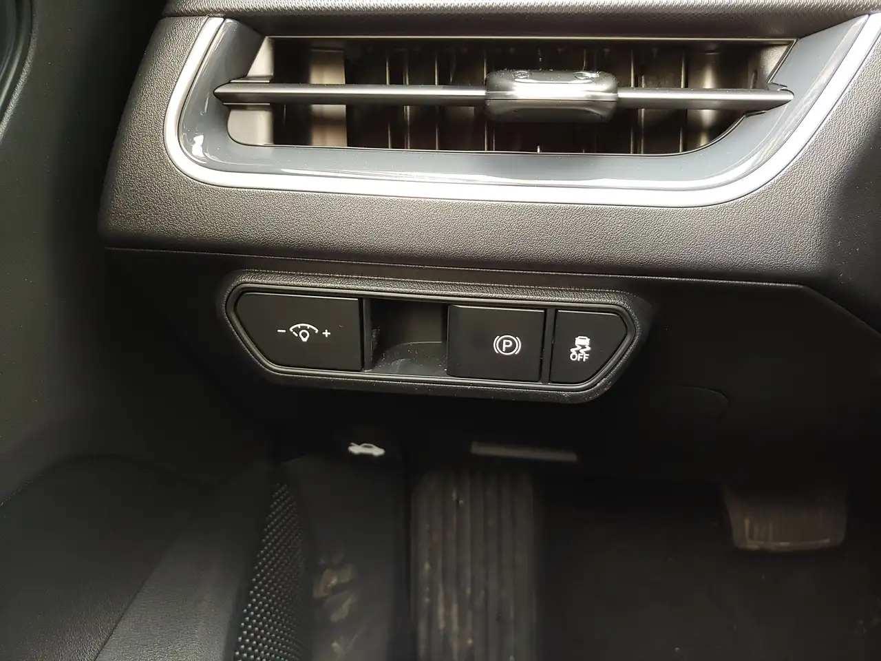 Kia K4 снимка Kia K4