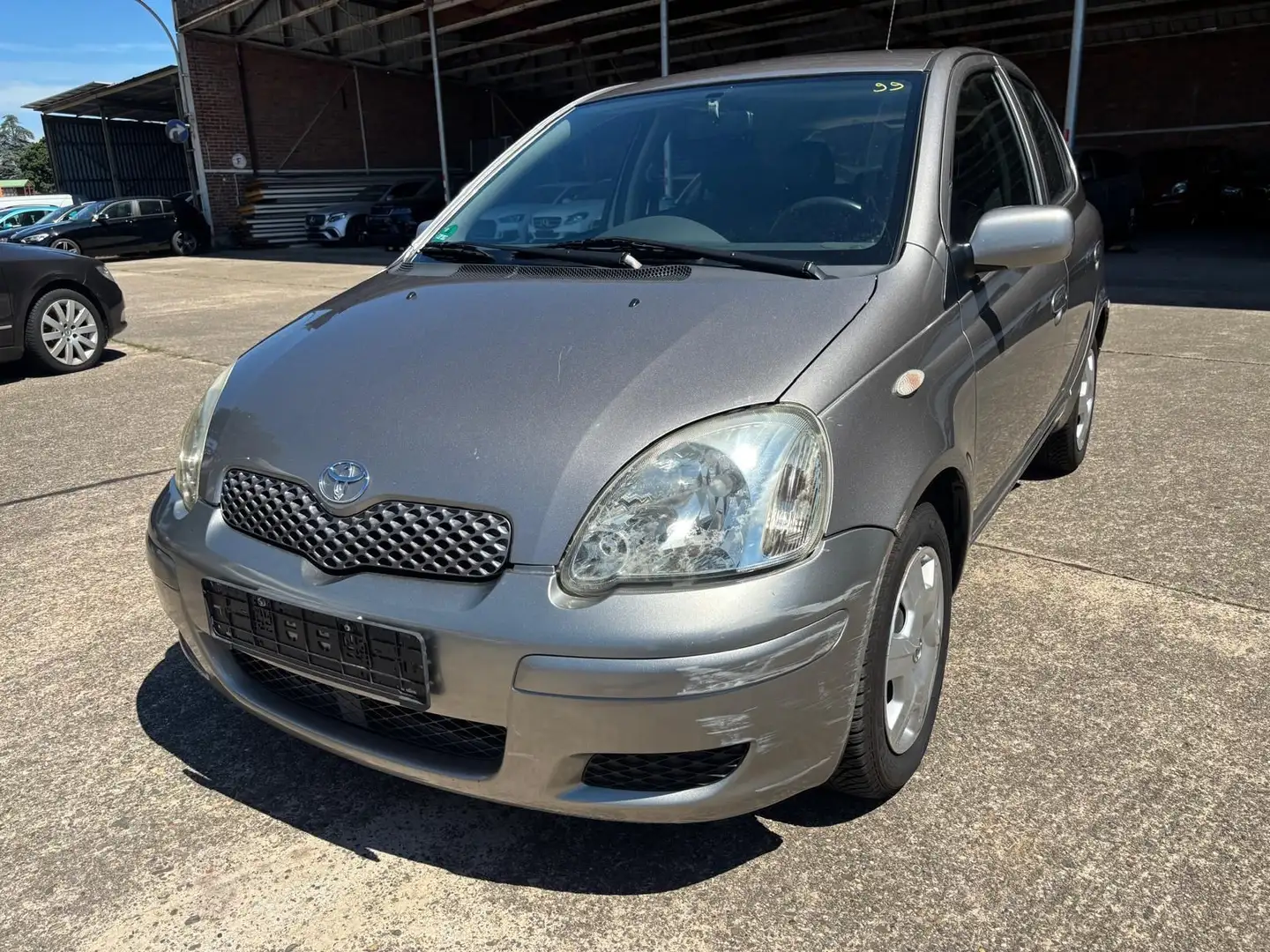 Toyota Yaris 1.3 Sol/KLIMA/1.HAND/S-HEFT Gris - 1