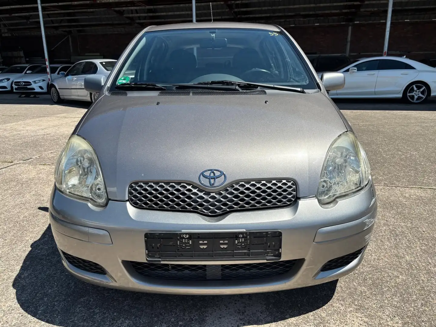 Toyota Yaris 1.3 Sol/KLIMA/1.HAND/S-HEFT Gris - 2