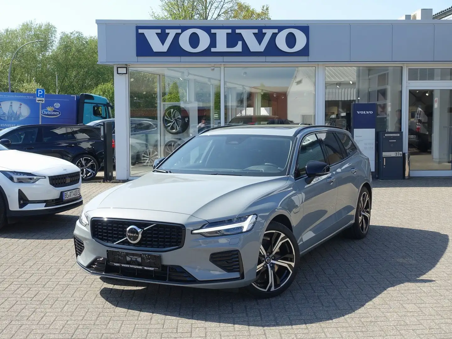 Volvo V60 Ultra T6 AWD Plug-in Hybrid/Pano./360°Cam Grau - 1