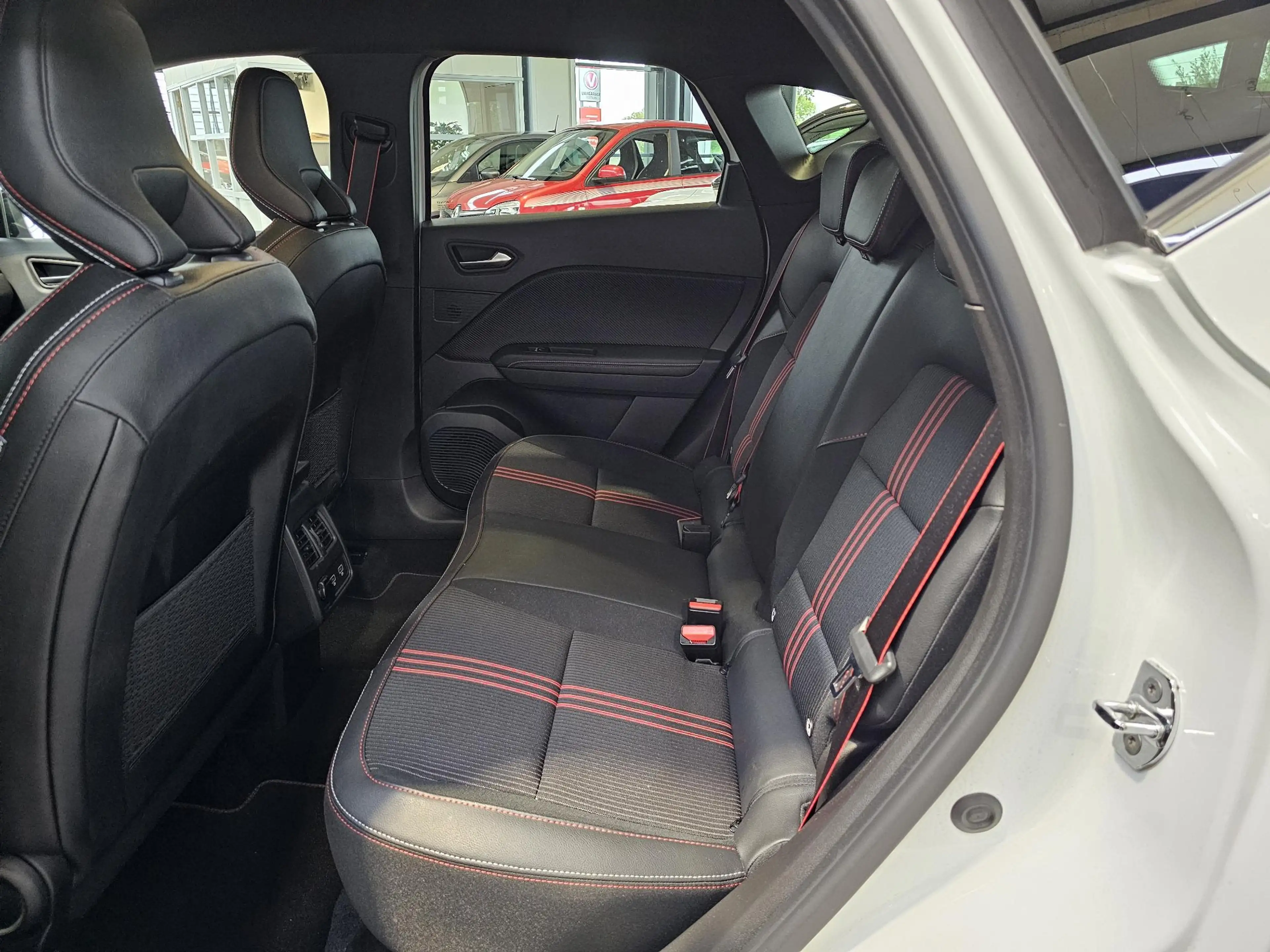 Renault Captur RS-Line 1.6 E-Tech Plug-in Hybrid 160 Serie Limité — photo 10