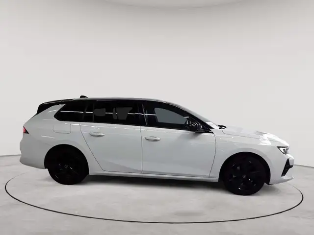 Opel Astra view 3