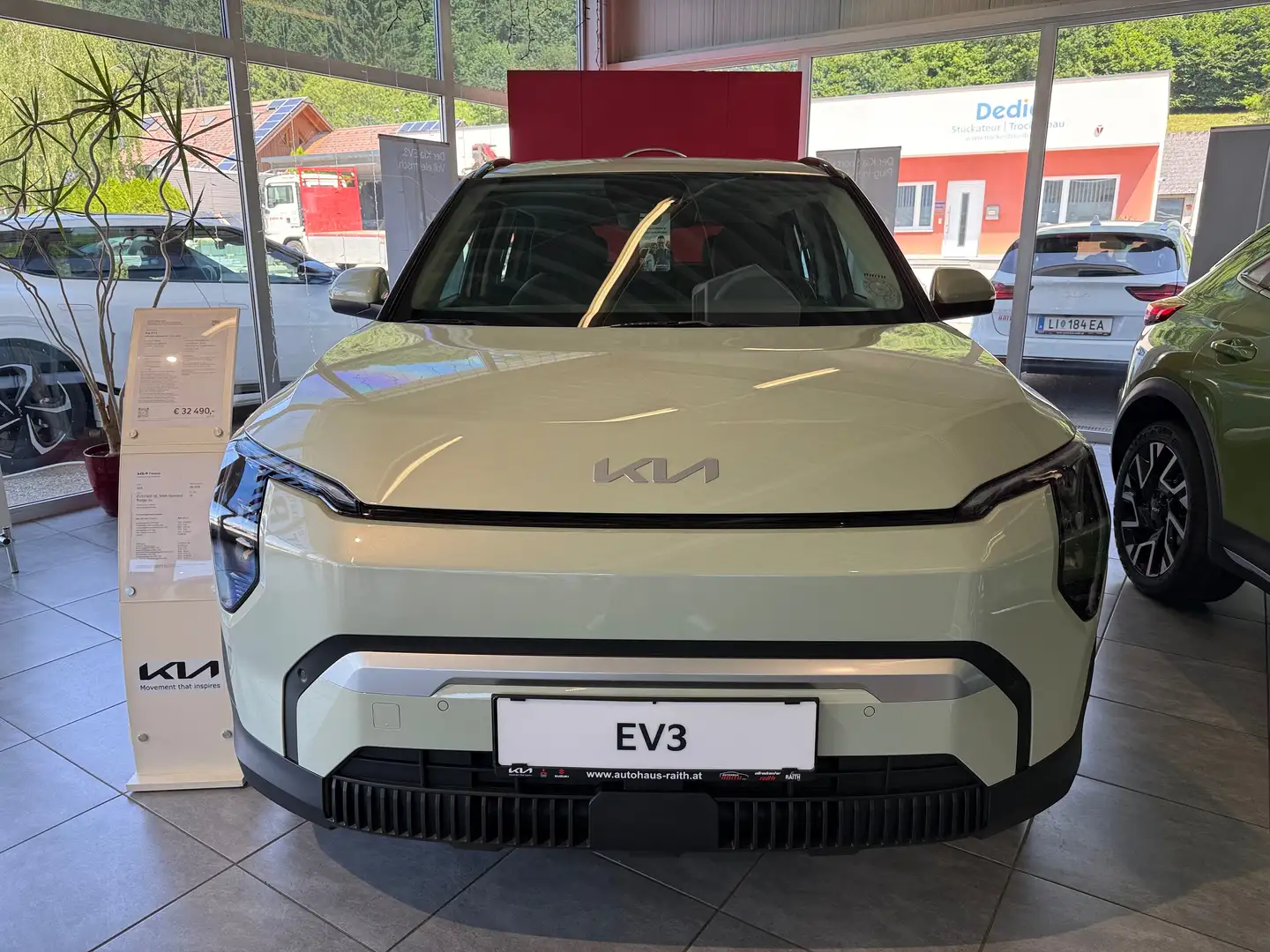 Kia EV3 AIR+Wärmepumpe 56,7 KWh 204PS Vert - 2