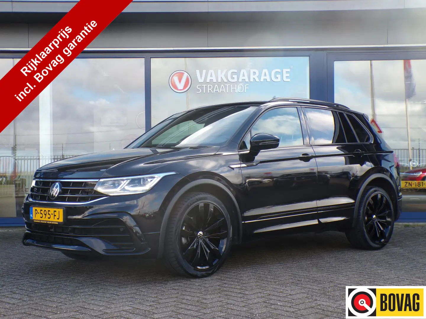 Volkswagen Tiguan 1.5 TSI R-Line Business+, Automaat / Schuifdak / C Zwart - 1
