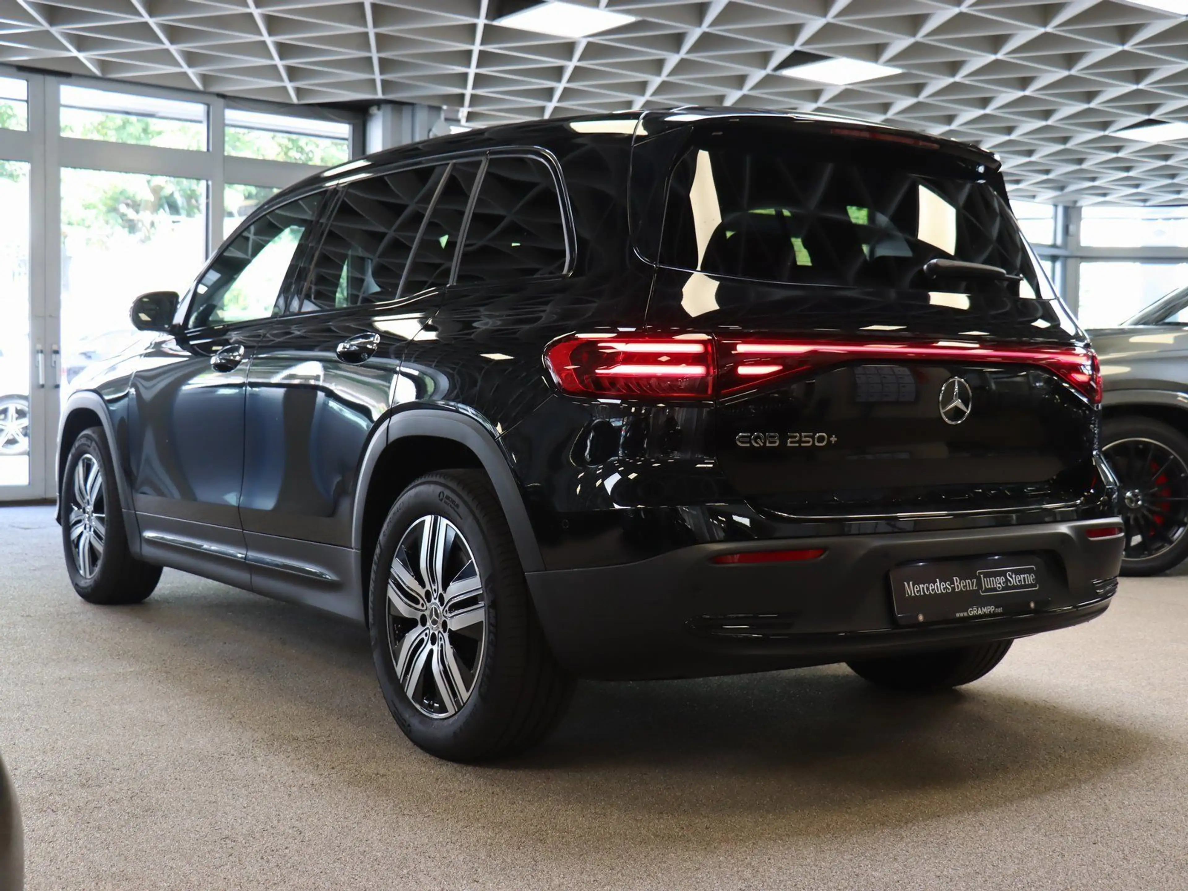 Mercedes-Benz EQB 250 Electric-Art-Advanced-Plus/Fahrassi/LED — photo 6