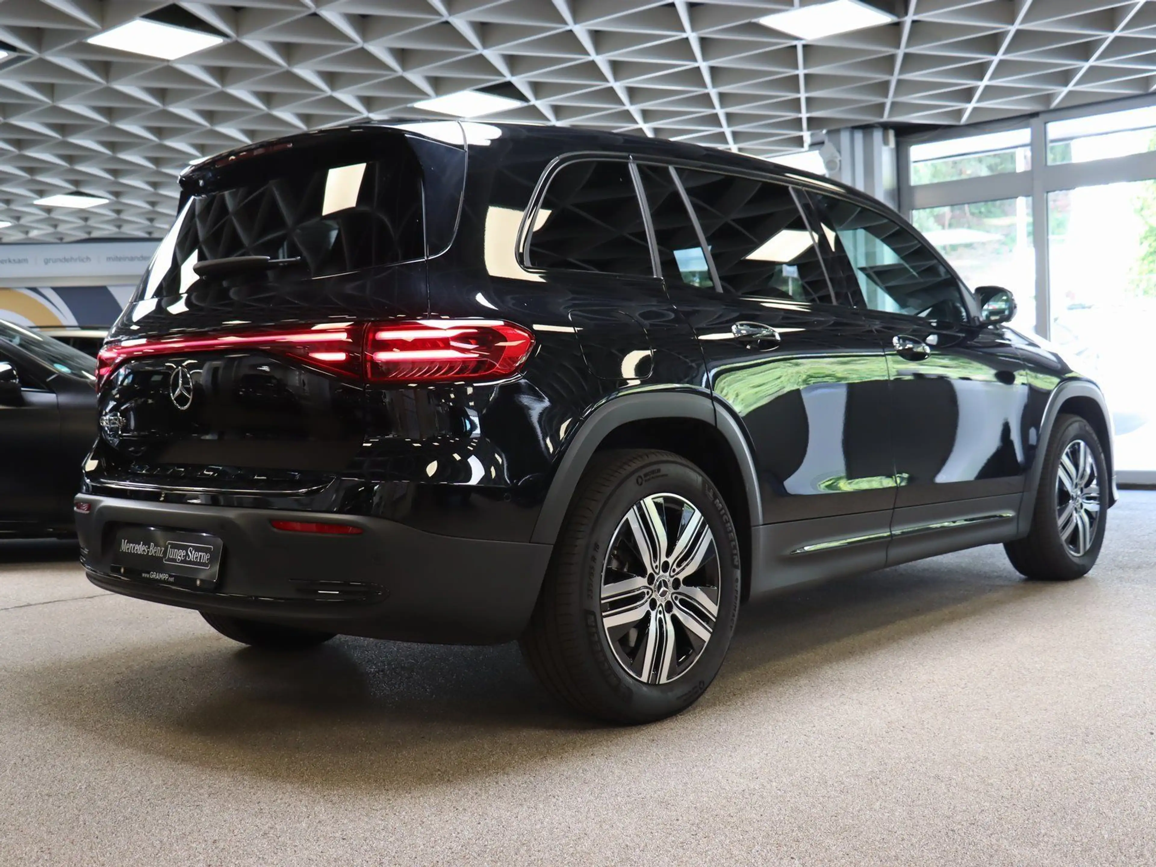 Mercedes-Benz EQB 250 Electric-Art-Advanced-Plus/Fahrassi/LED — photo 4