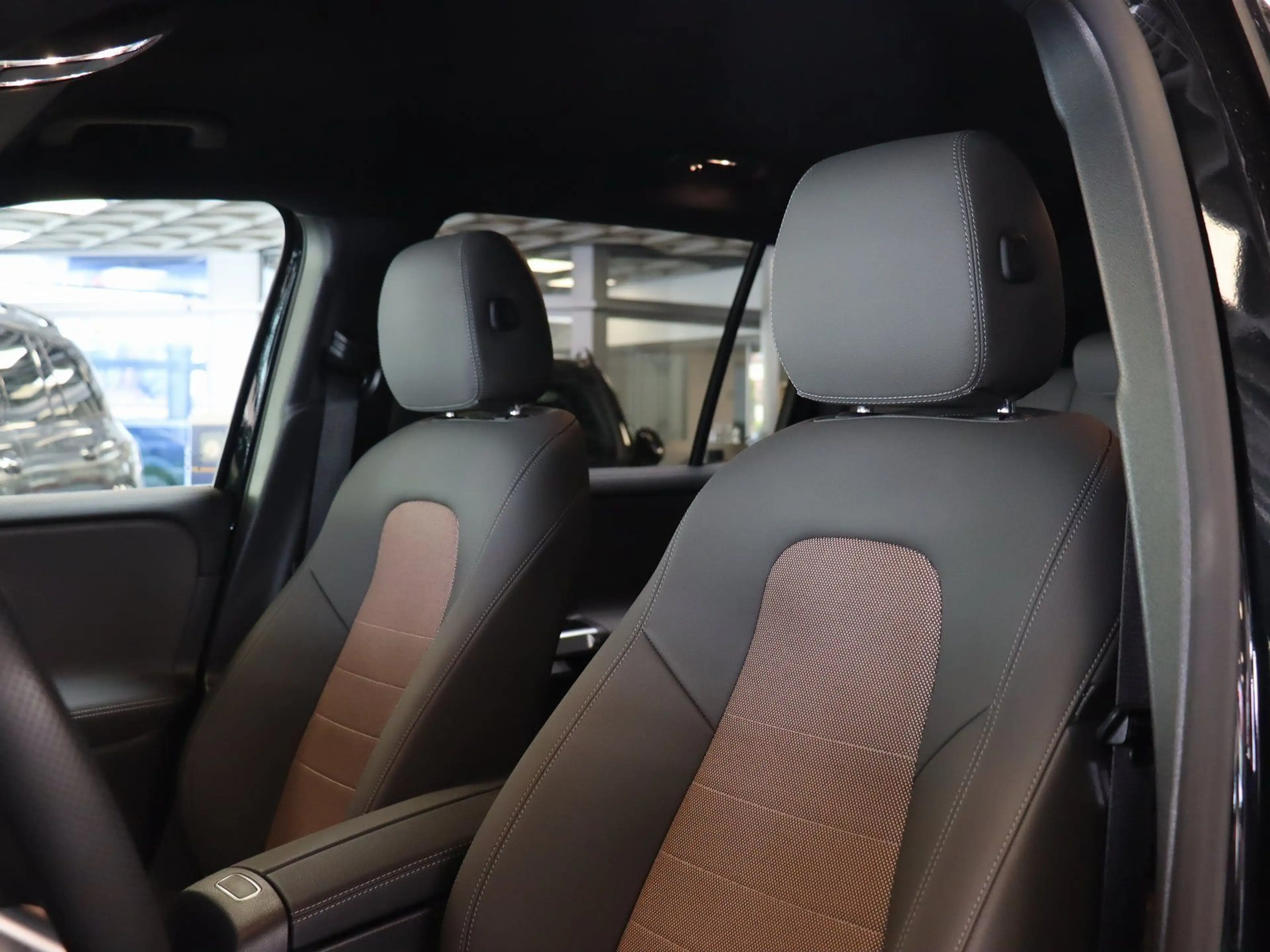 Mercedes-Benz EQB 250 Electric-Art-Advanced-Plus/Fahrassi/LED — photo 11
