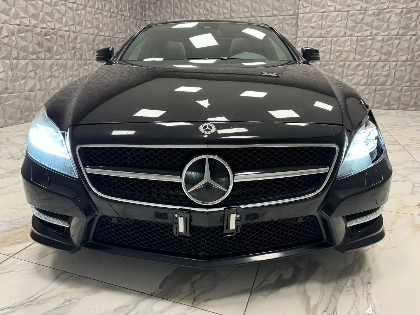 Mercedes-Benz CLS 500 CLS 550 4-Maic. AMG-LINE.V Schwarz - 2