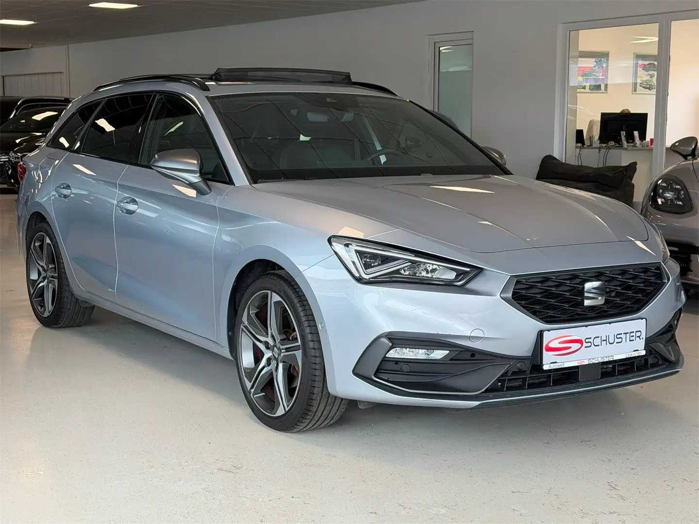 SEAT Leon ST FR 1,5 eTSI ACT DSG *TOP AUSSTATTUNG* Silber - 1