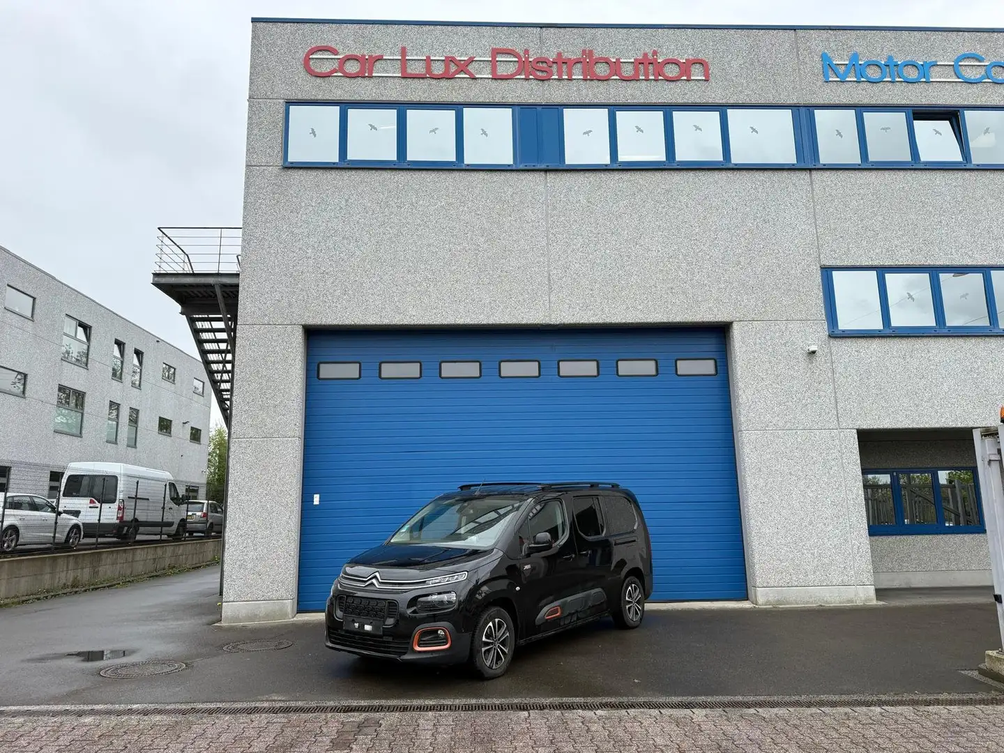 Citroen Berlingo XL SHINE 1.5 BlueHDI 130 CV EAT8 Noir - 1