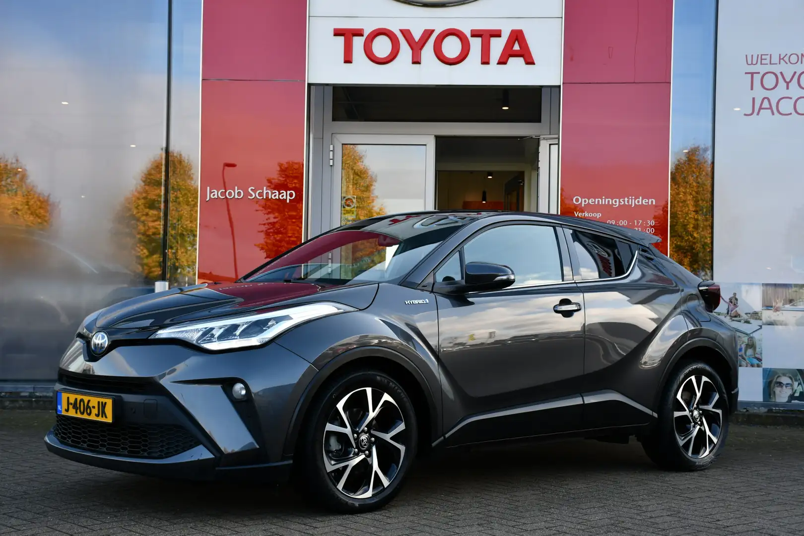 Toyota C-HR 1.8 Hybrid Business Plus Limited Automaat 122pk | Grijs - 1