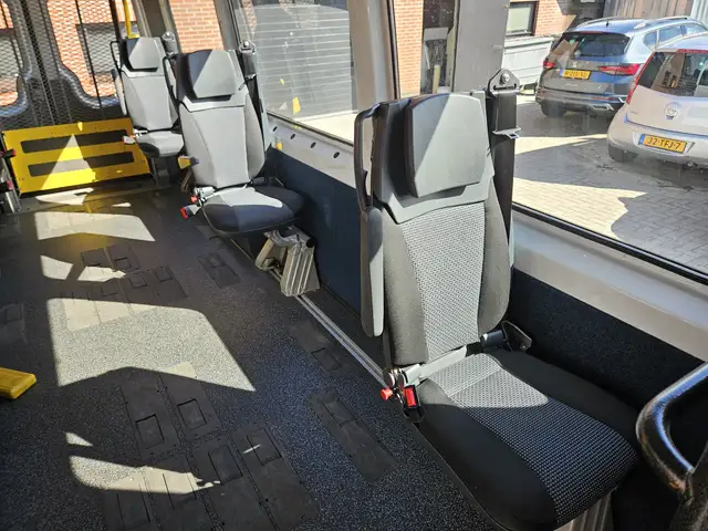 Mercedes-Benz Sprinter view 14