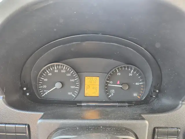Mercedes-Benz Sprinter view 5
