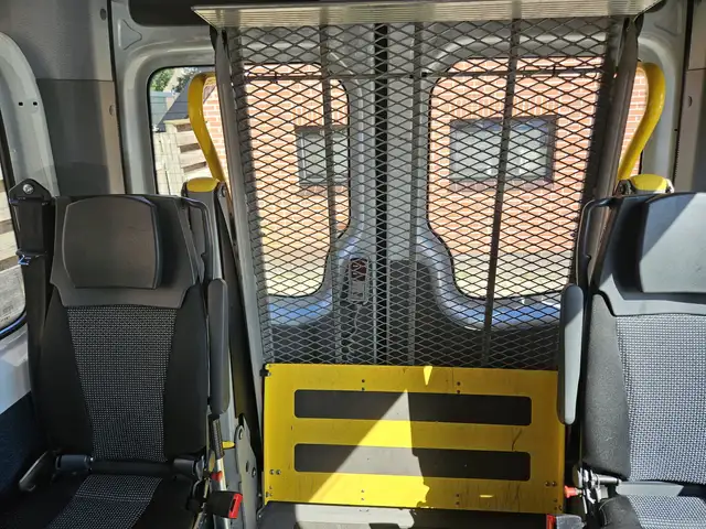 Mercedes-Benz Sprinter view 16