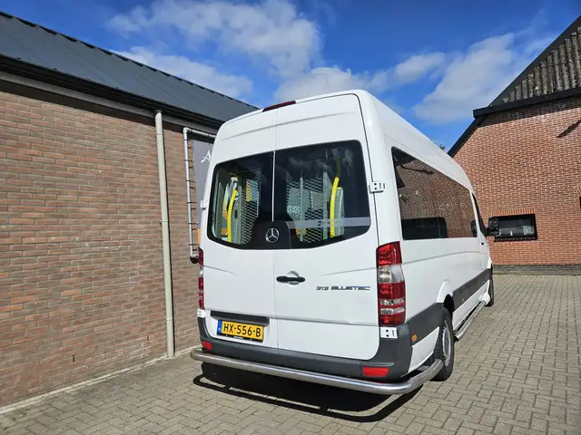 Mercedes-Benz Sprinter view 17