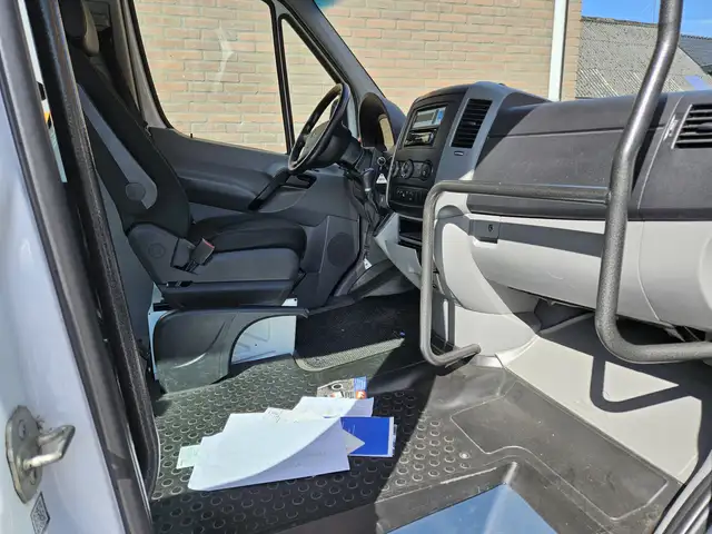 Mercedes-Benz Sprinter view 23