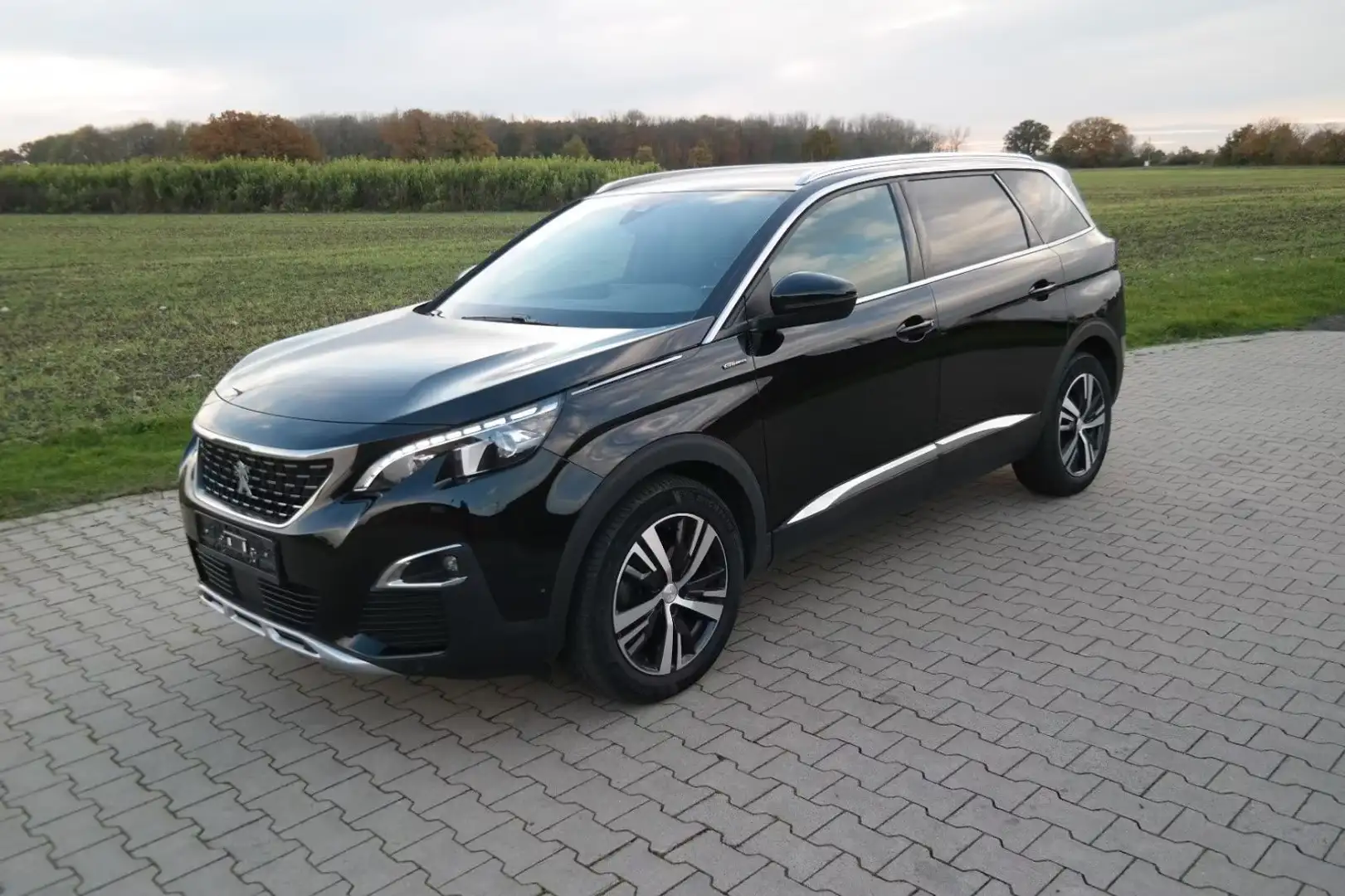 Peugeot 5008 GT-Line Schwarz - 1