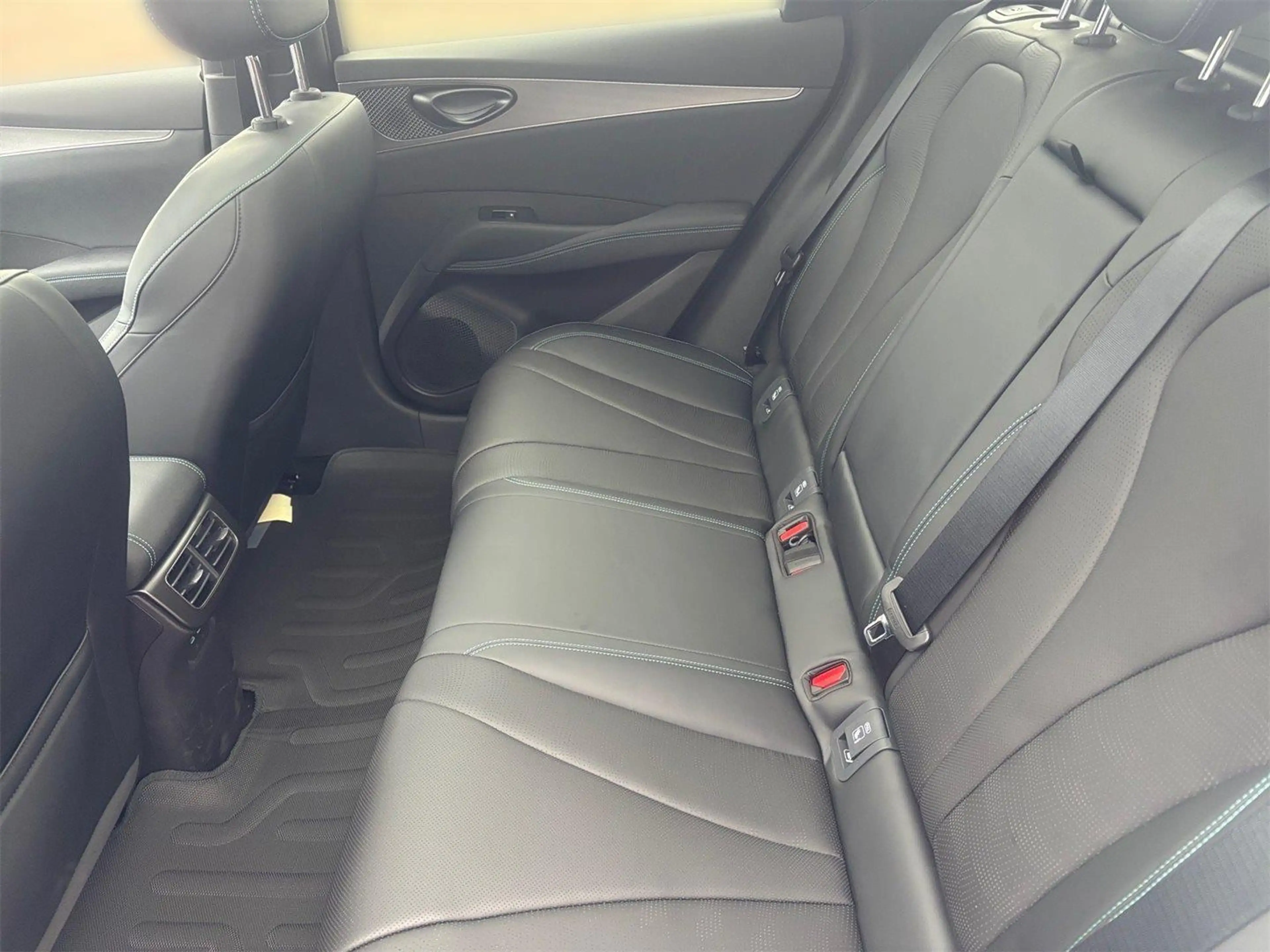 BYD Seal 6 DM-i Touring Comfort — photo 8