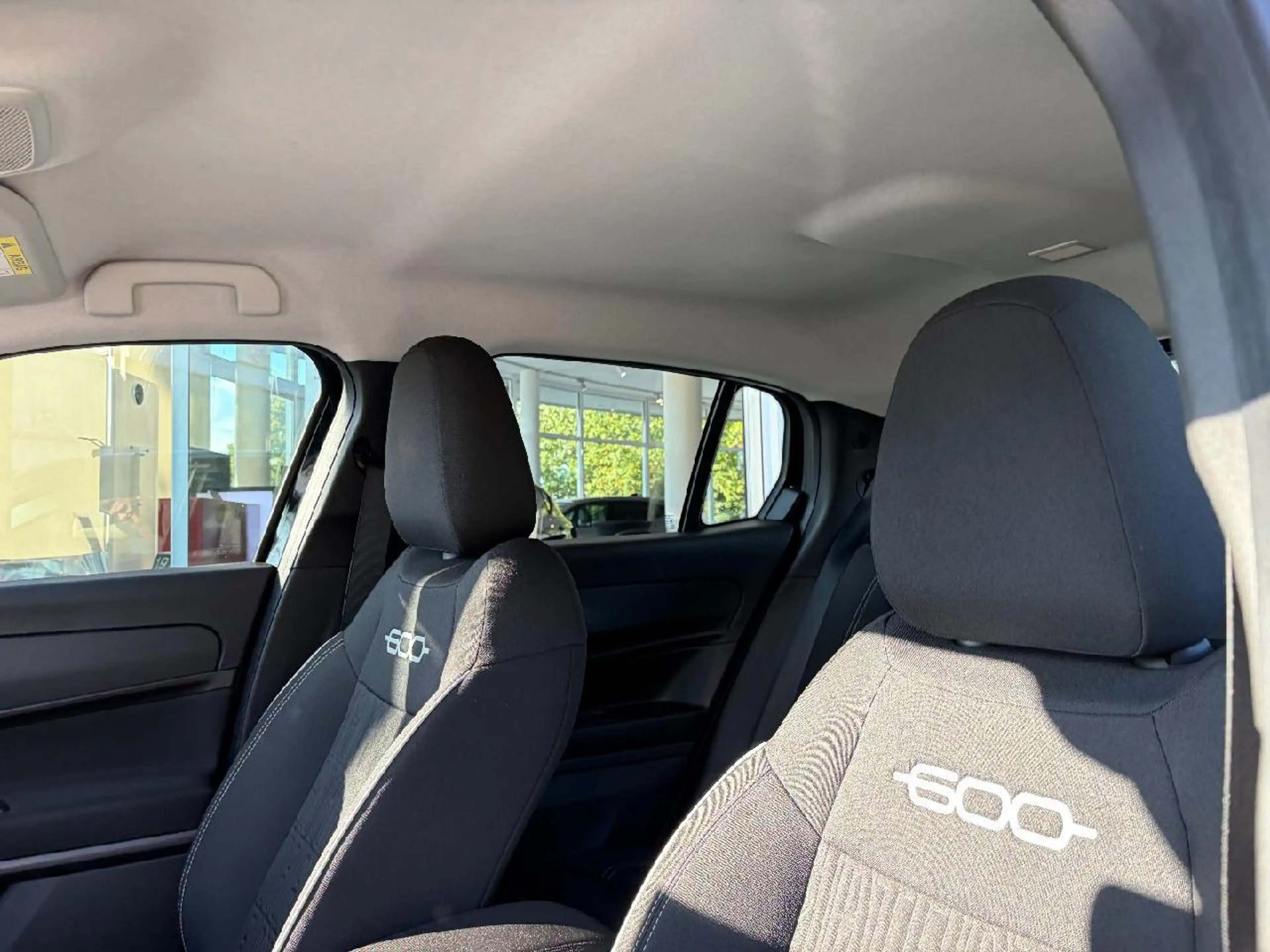Fiat 600 Hybrid 125-Jahre-Edition — photo 6