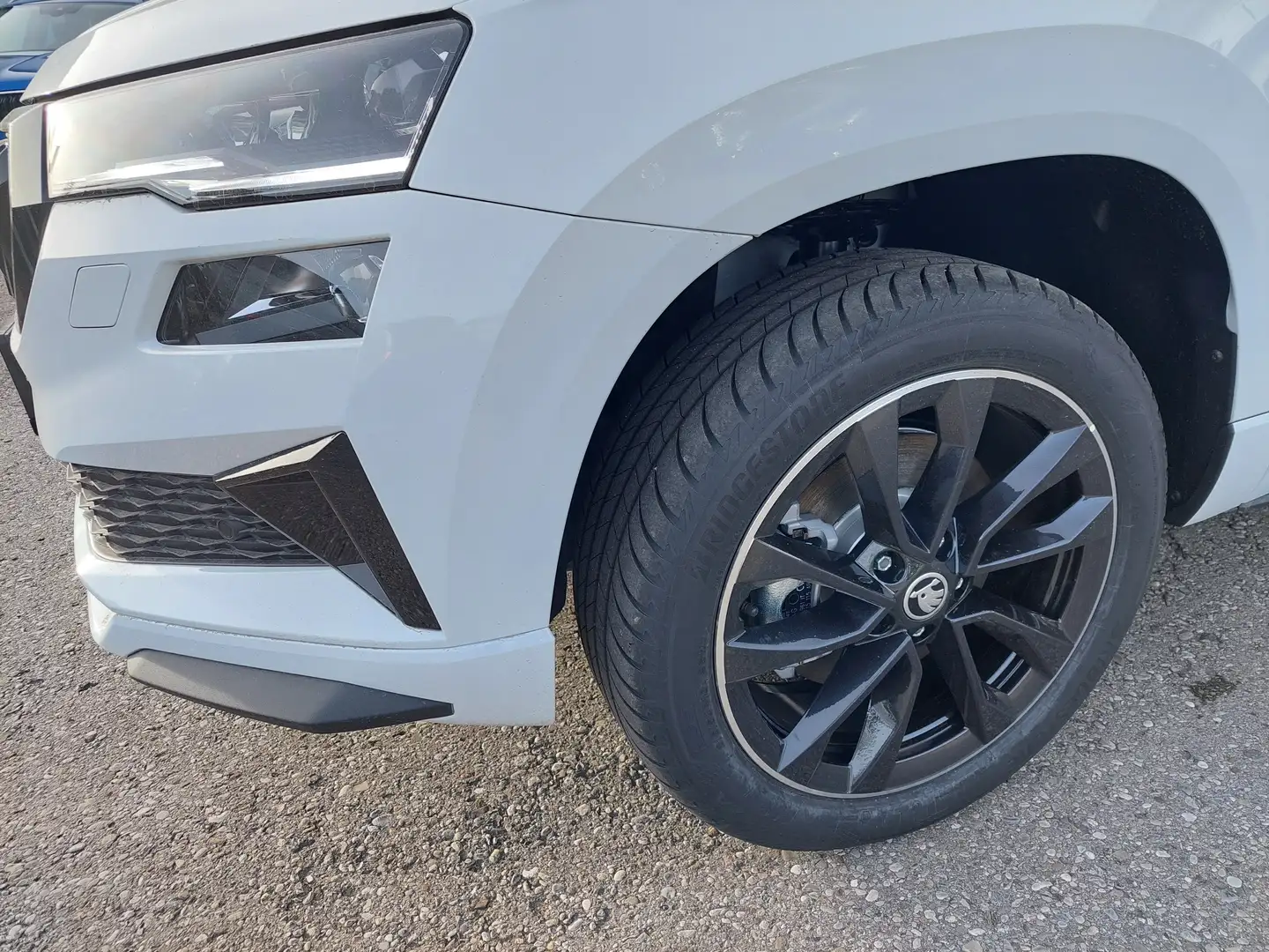Skoda Karoq 1.5 TSI DSG Sportline Panoramadach 4J.Garantie Weiß - 1