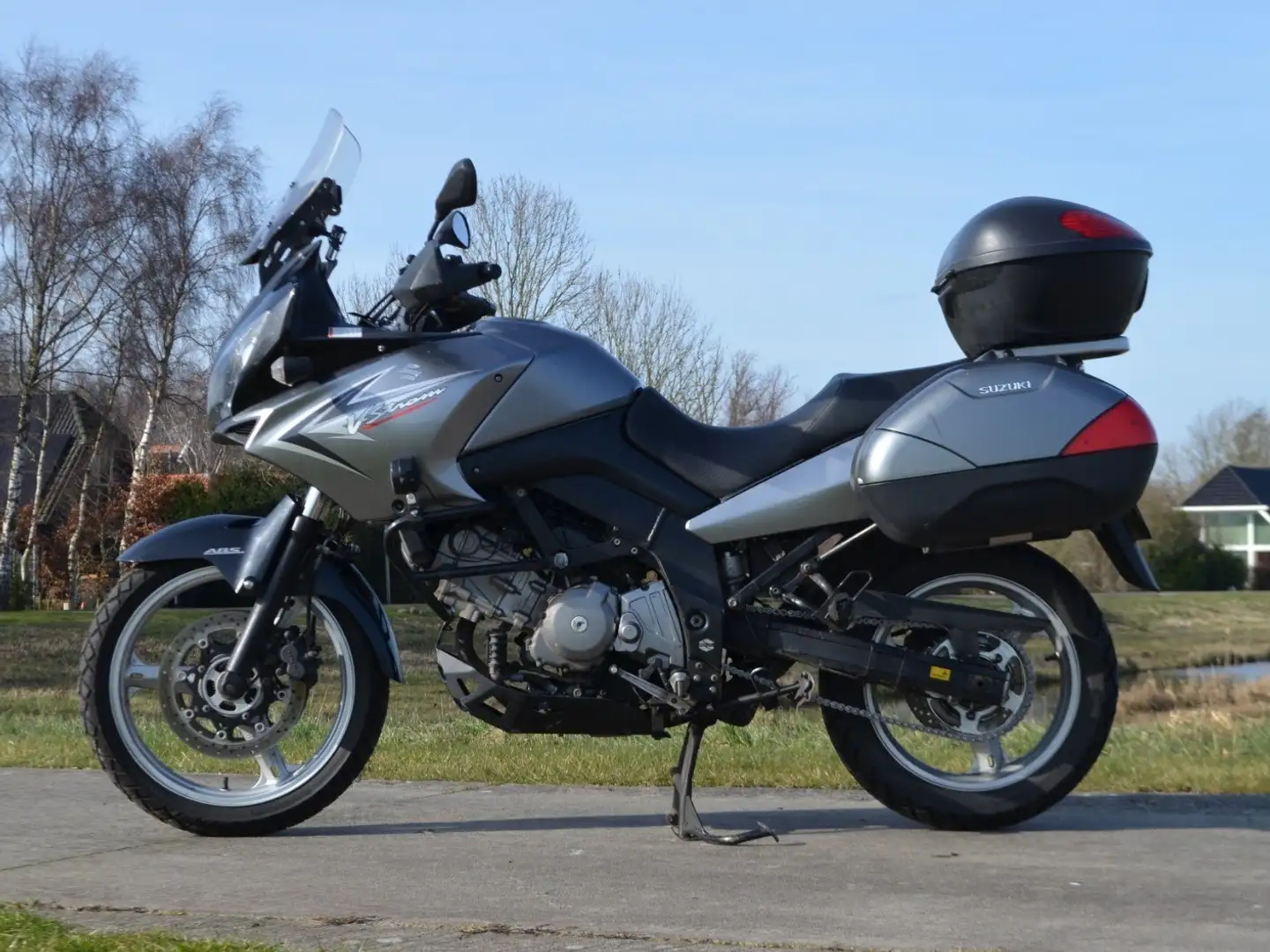 Suzuki V-Strom 650 Silver - 1