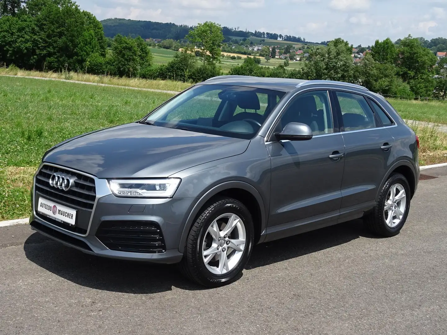 Audi Q3 sport 1.4 TFSI S-tronic PDC/SHZ/LED/NAVI/AHK Grau - 2