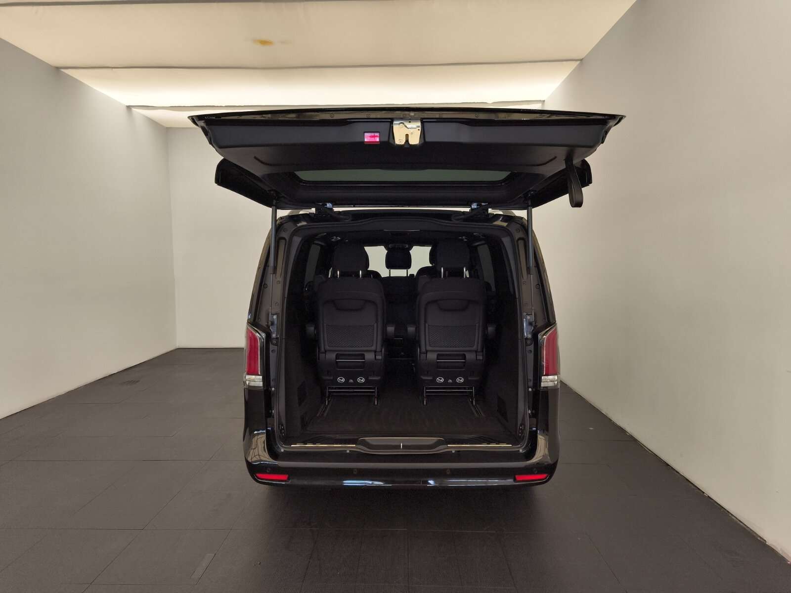 Mercedes-Benz V 220