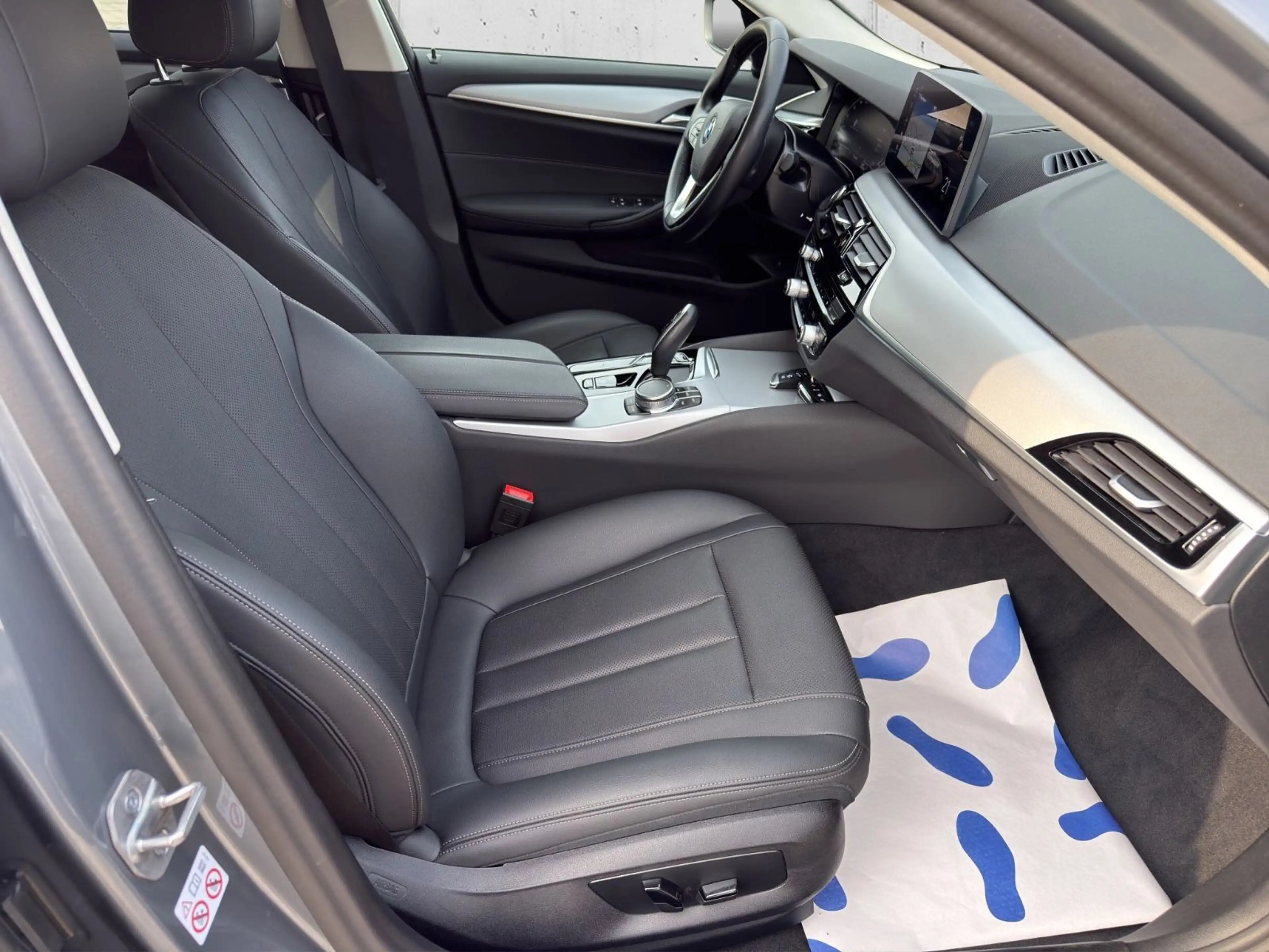 BMW 520 d LED Leder AHK Live Cockpit 8xAlu Kamera — photo 9