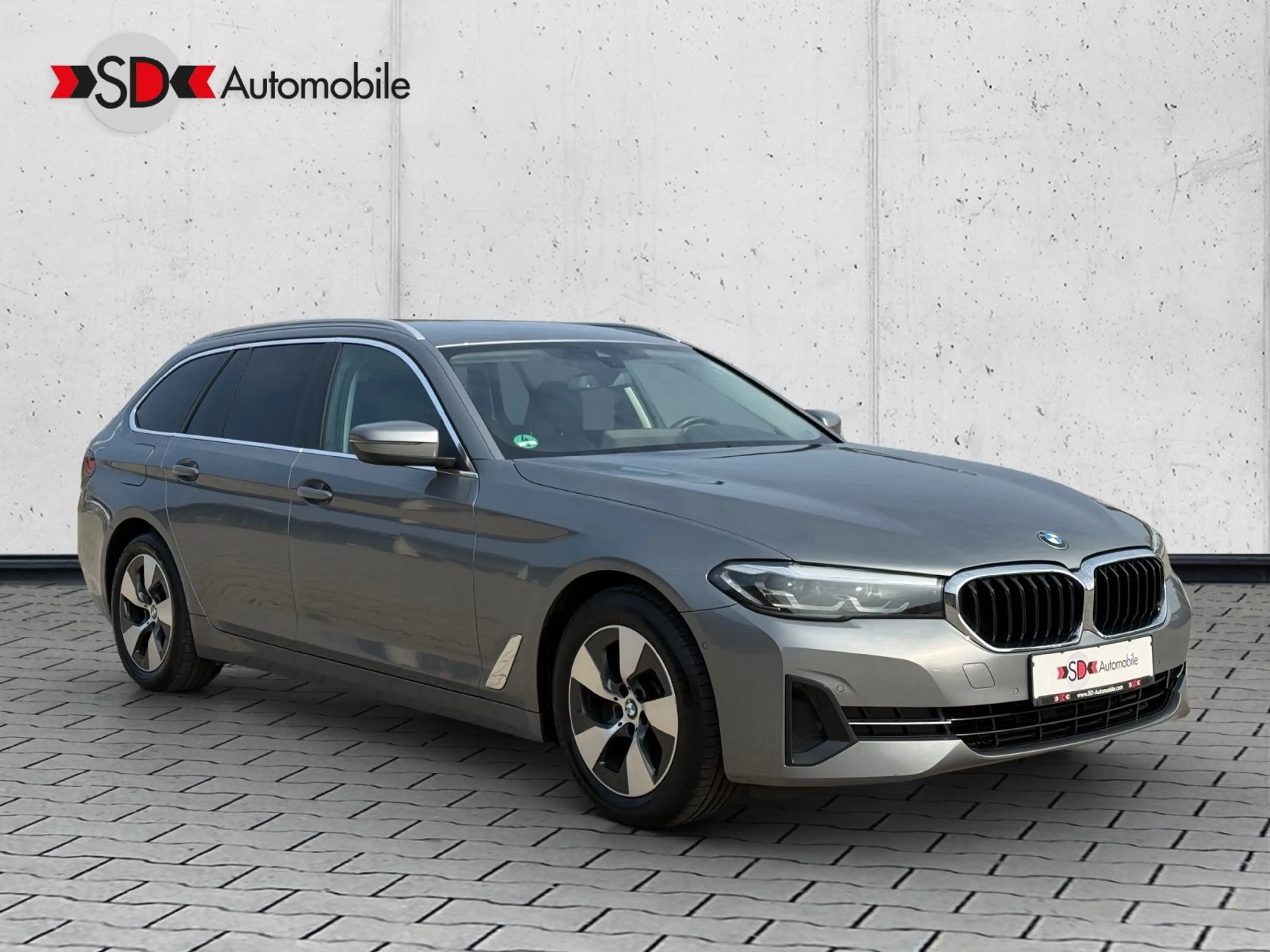BMW 520 d LED Leder AHK Live Cockpit 8xAlu Kamera — photo 4