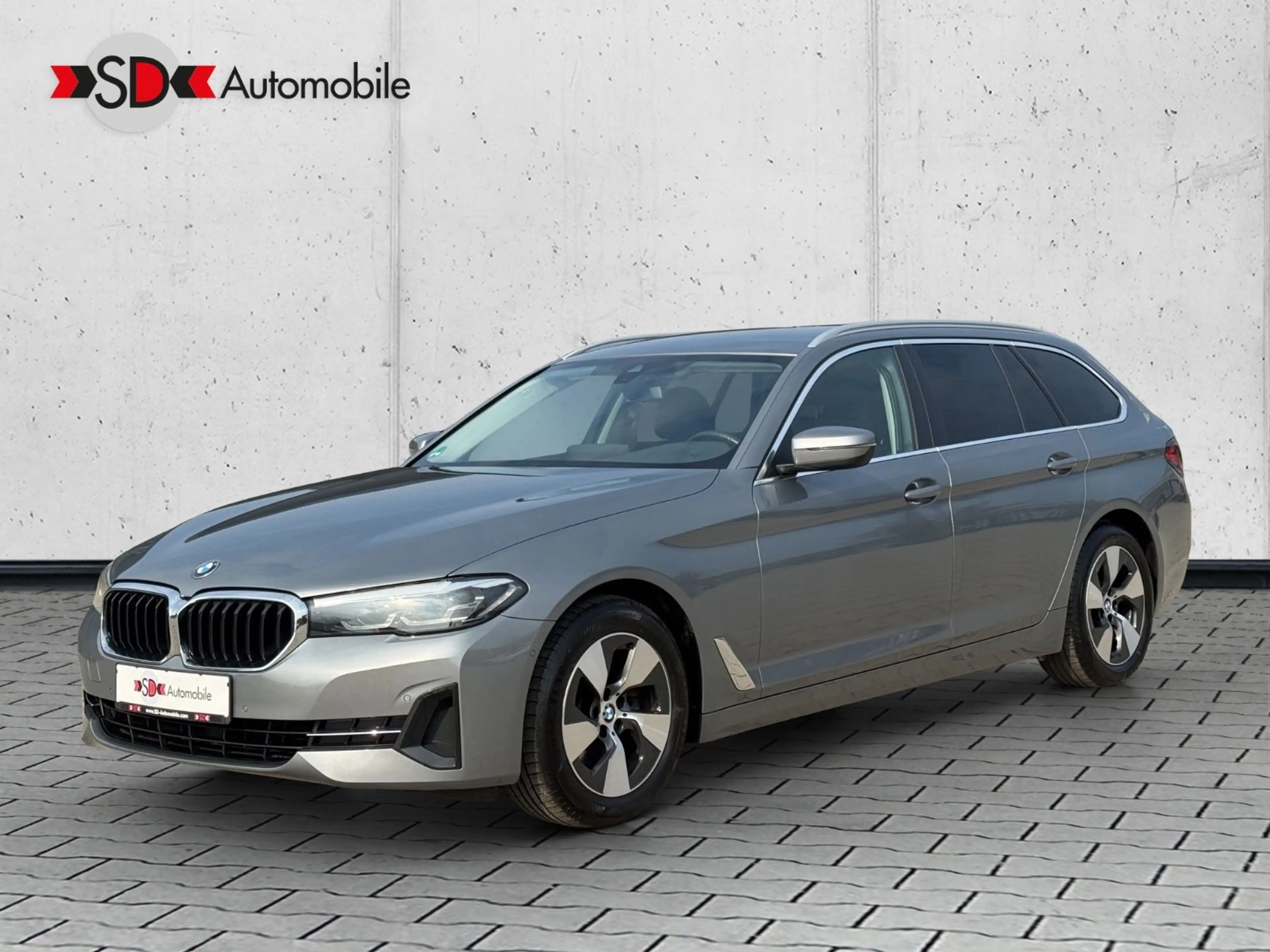BMW 520 d LED Leder AHK Live Cockpit 8xAlu Kamera — photo 3