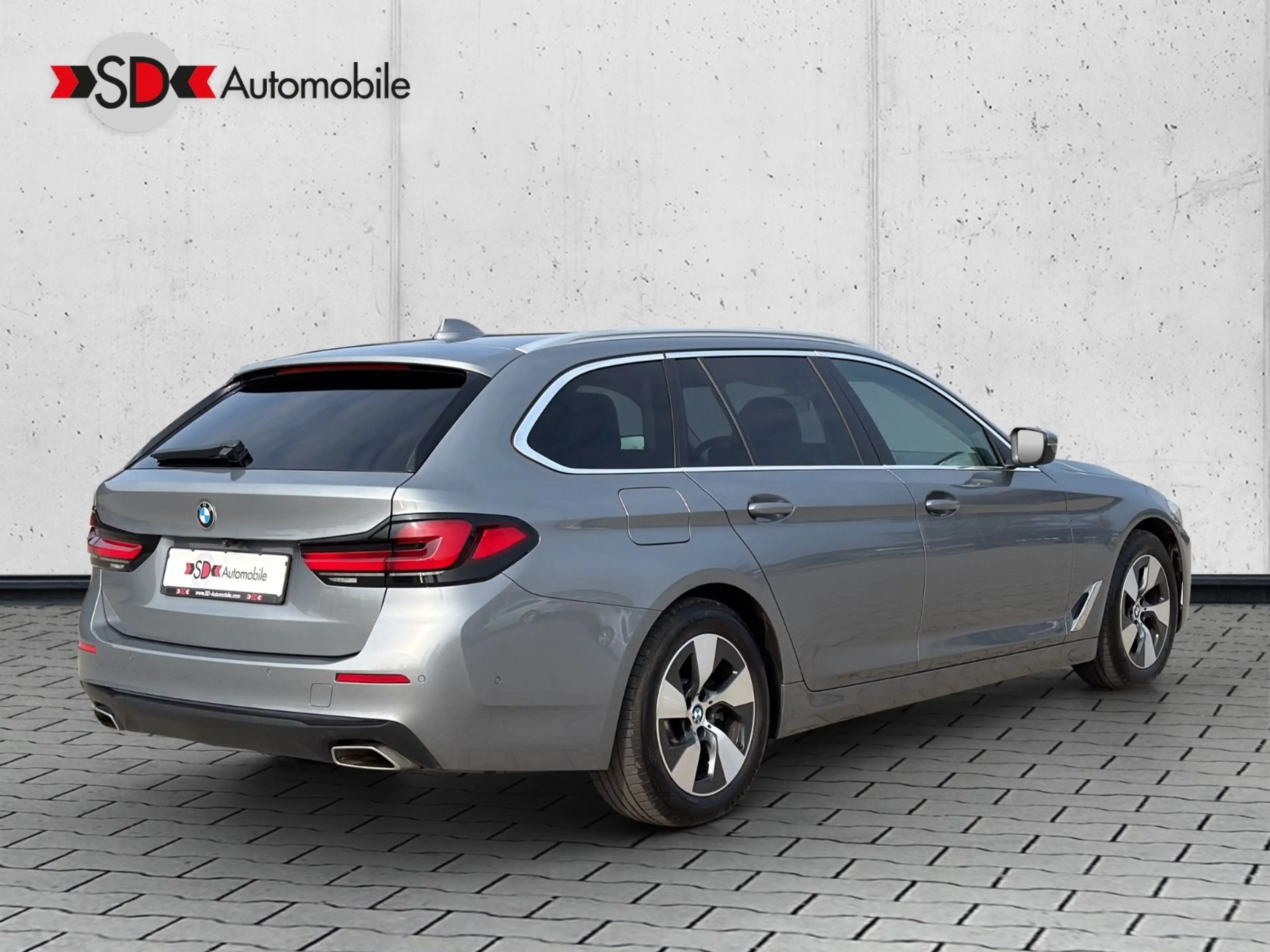 BMW 520 d LED Leder AHK Live Cockpit 8xAlu Kamera — photo 2