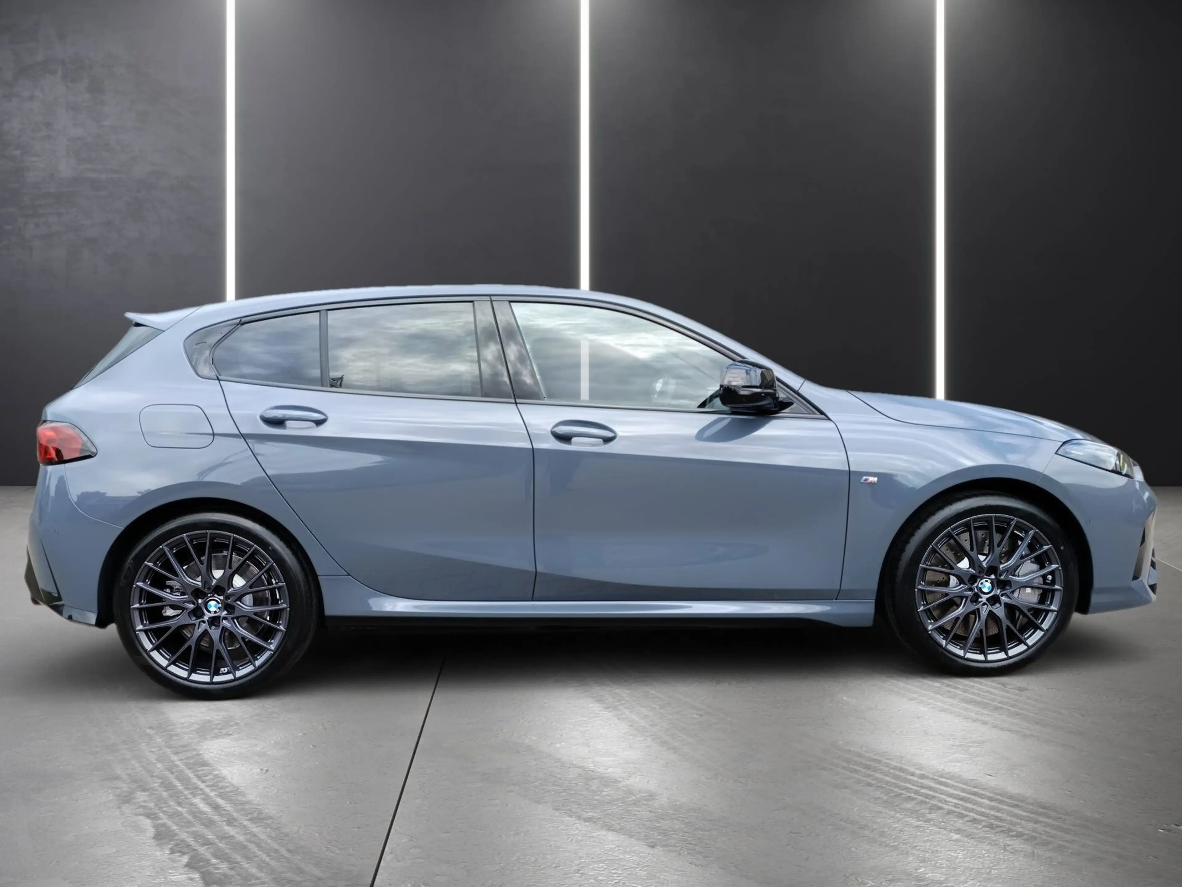 BMW 135 M135 xDrive M SPORTPAKET+HUD+COMP.BREMSE+ICONIC.GL — photo 3