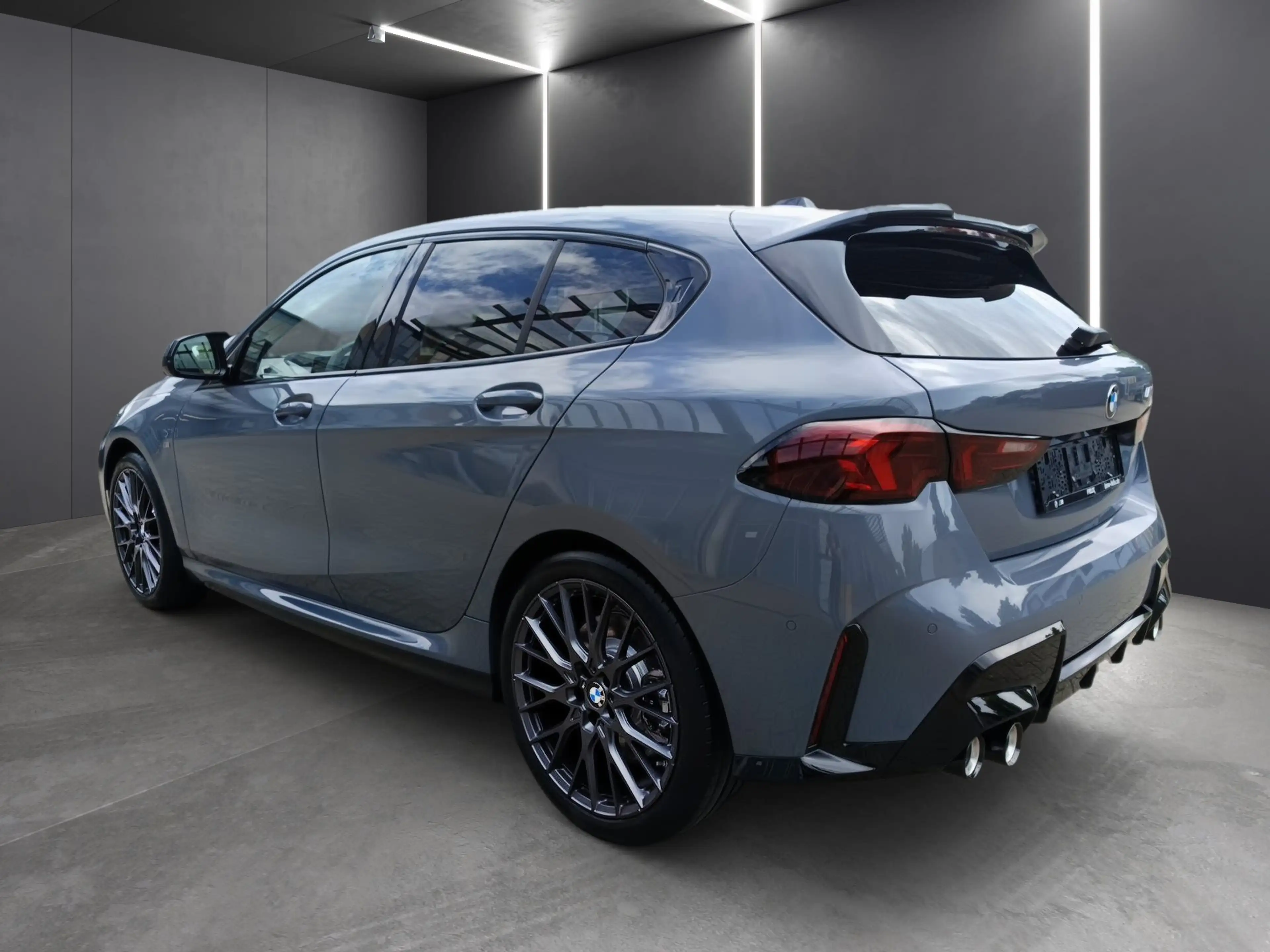 BMW 135 M135 xDrive M SPORTPAKET+HUD+COMP.BREMSE+ICONIC.GL — photo 5