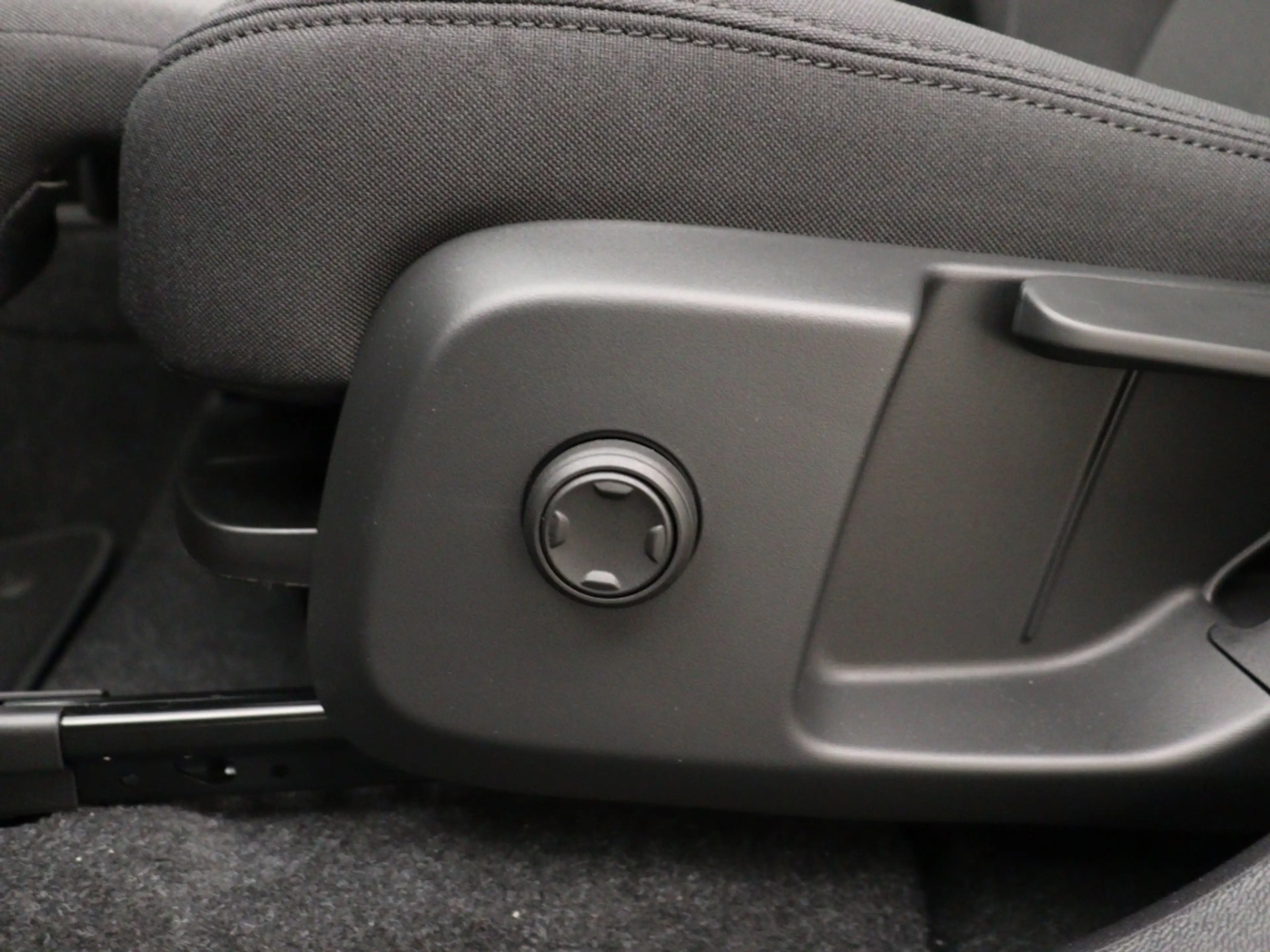Volvo EC40 EXTENDED RANGE BLACK EDITION PLUS 20INCH 360GR CAM — photo 14