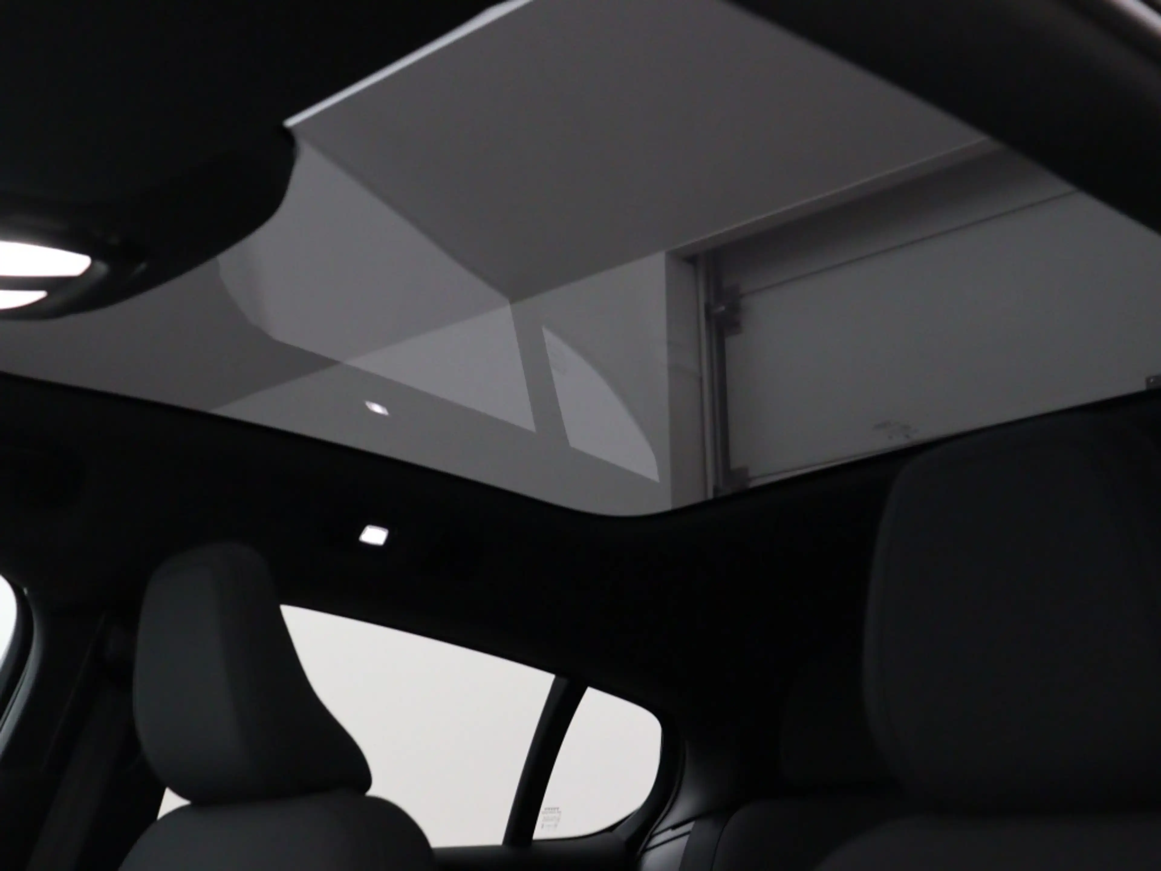 Volvo EC40 EXTENDED RANGE BLACK EDITION PLUS 20INCH 360GR CAM — photo 13