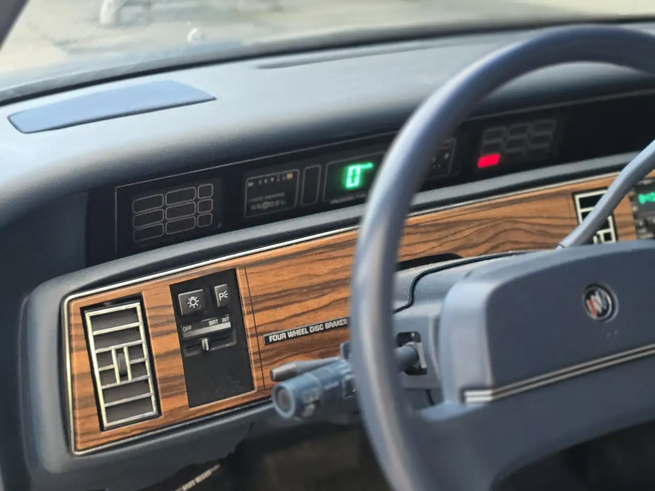 Buick Century 3.1 Limited Coupé, foto 9