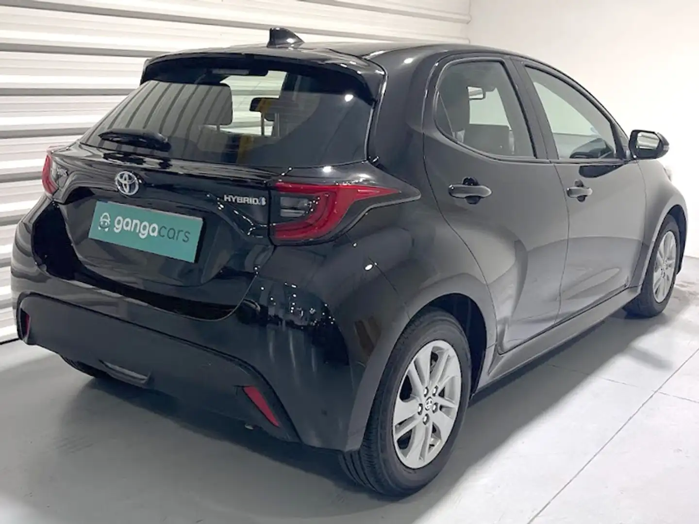 Toyota Yaris 1.5 120H Active Tech Zwart - 1