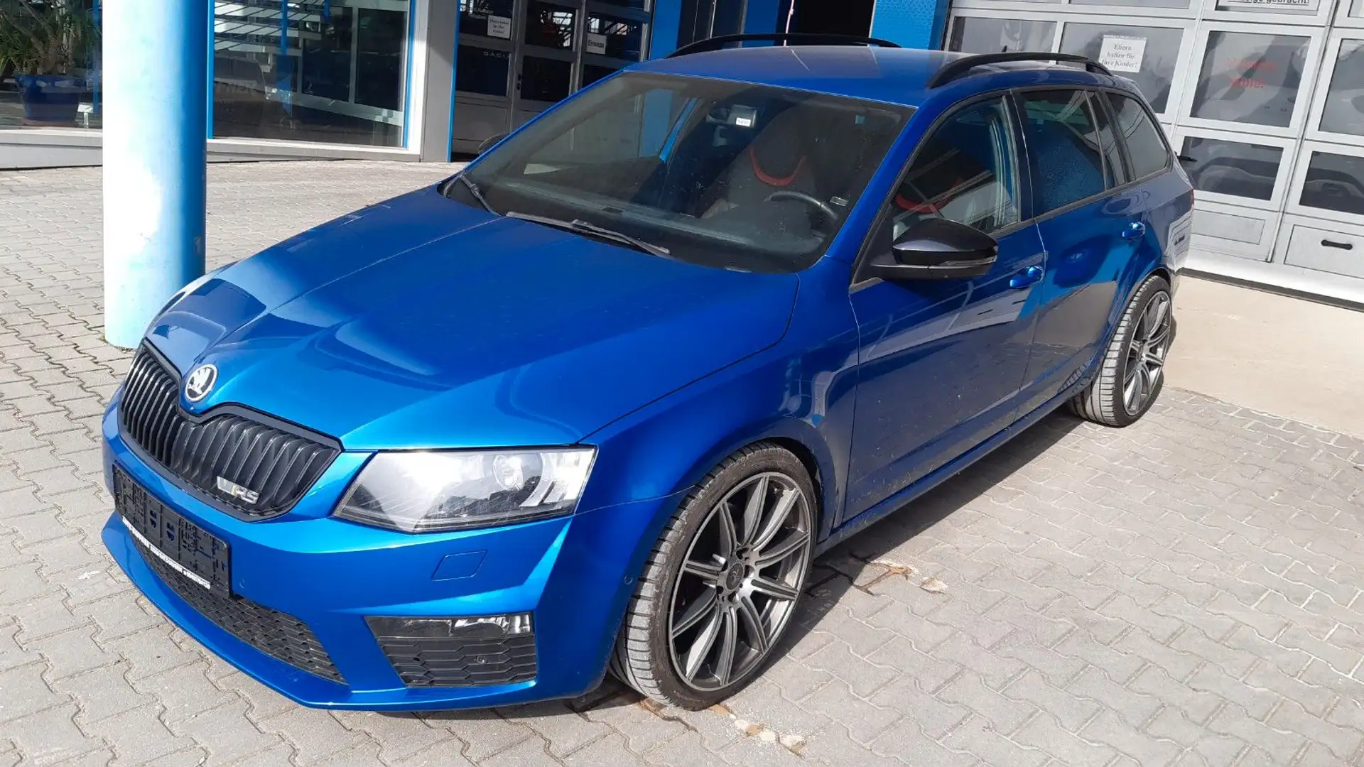 Skoda Octavia 2.0 TDI RS Combi Schwarz - 1