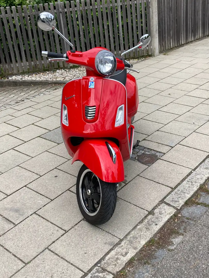 Vespa GTS Super 300 Roşu - 2