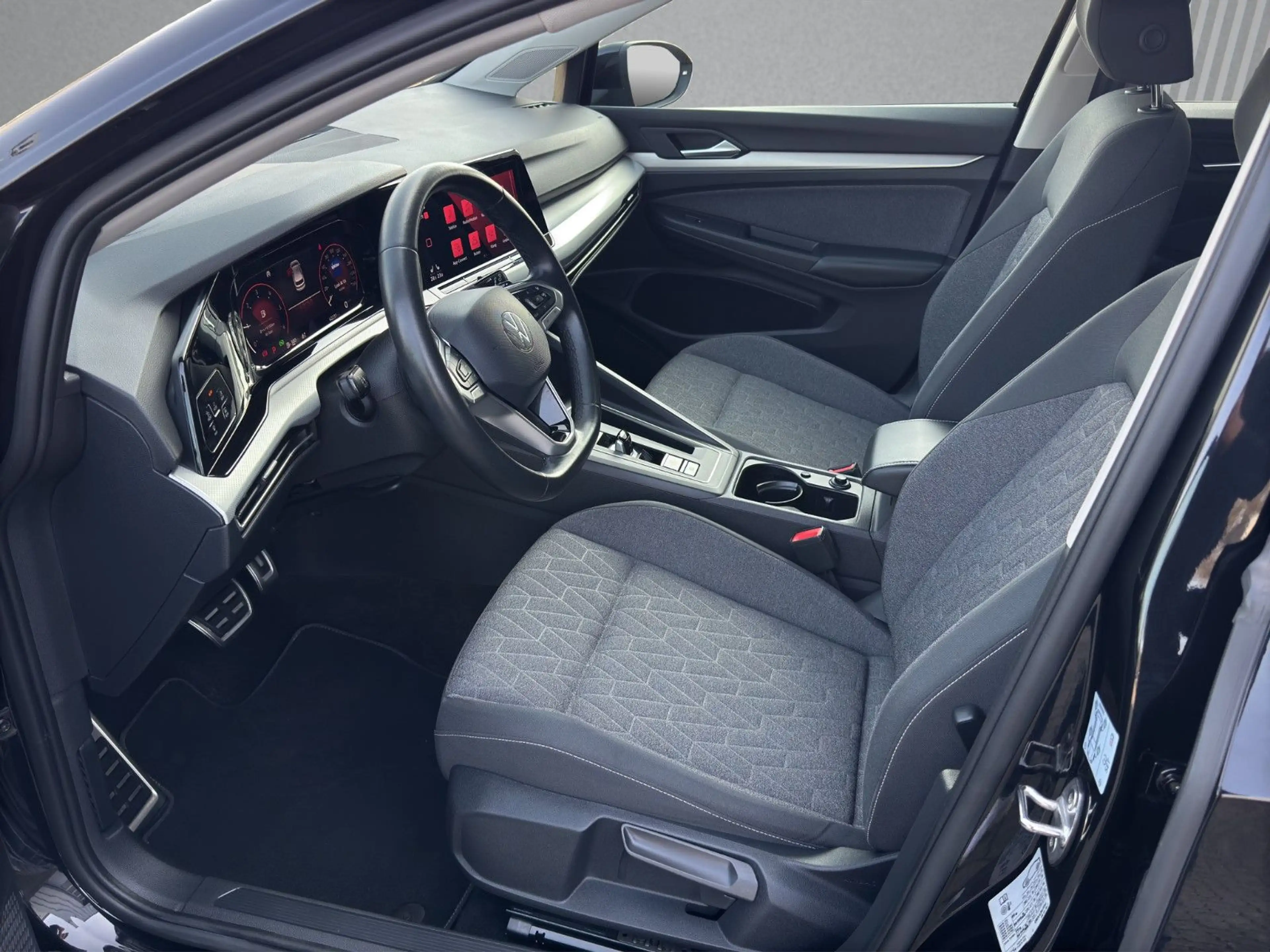 Volkswagen Golf VIII 2.0 TDI Move DSG Navi Pano Kamera ACC — photo 15