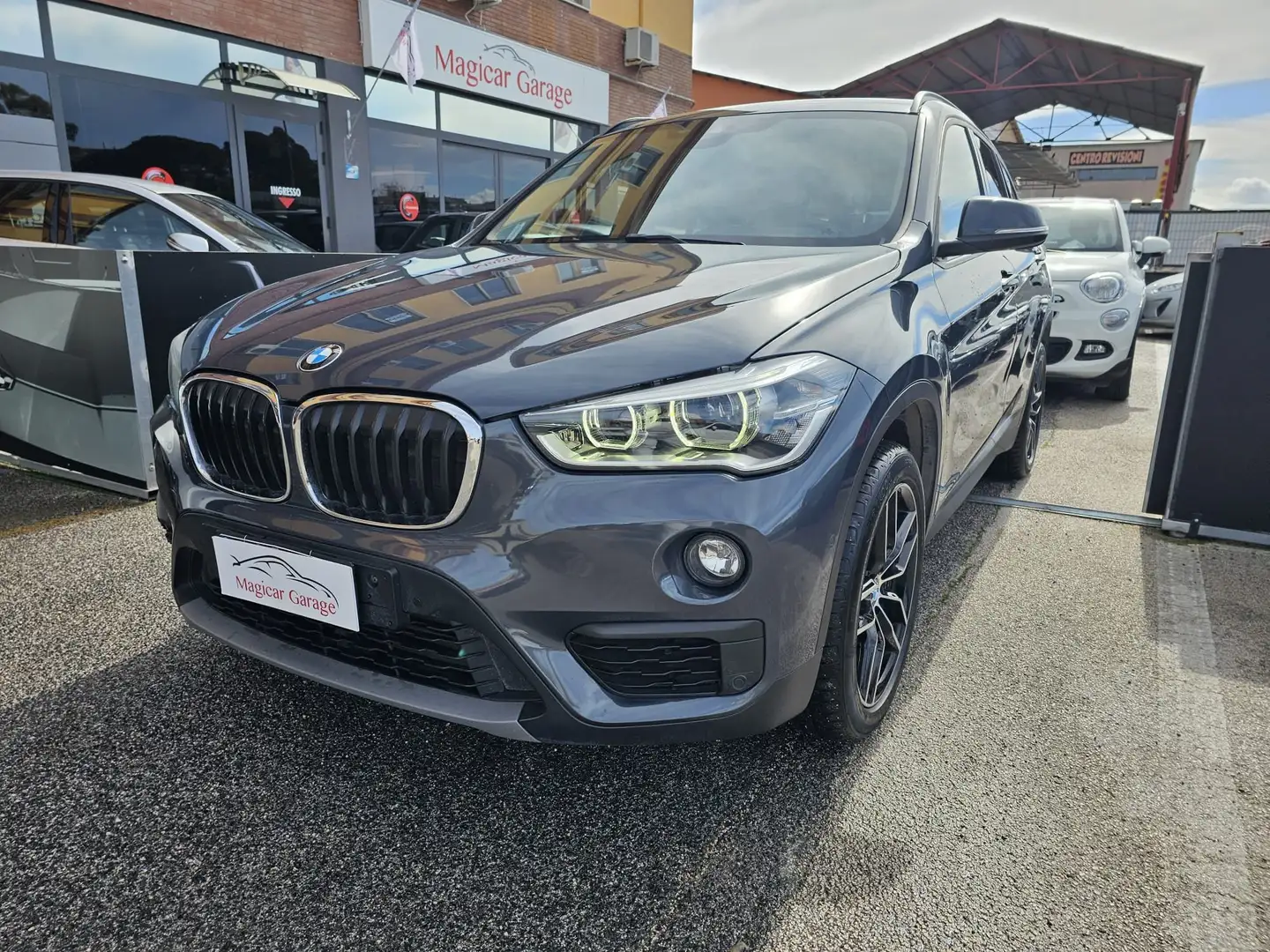 BMW X1 X1 sdrive20d Business auto Grigio - 1