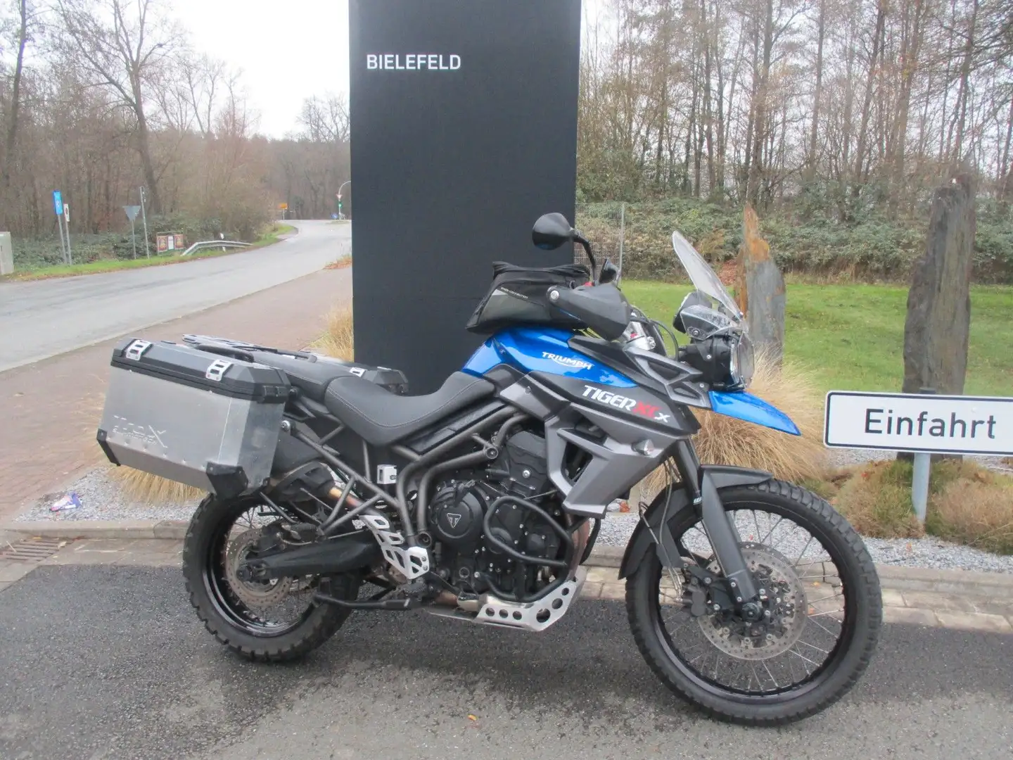 Triumph Tiger 800 XCX *Aus 1.Hand*Koffer*Heizgriffe*95PS Noir - 2