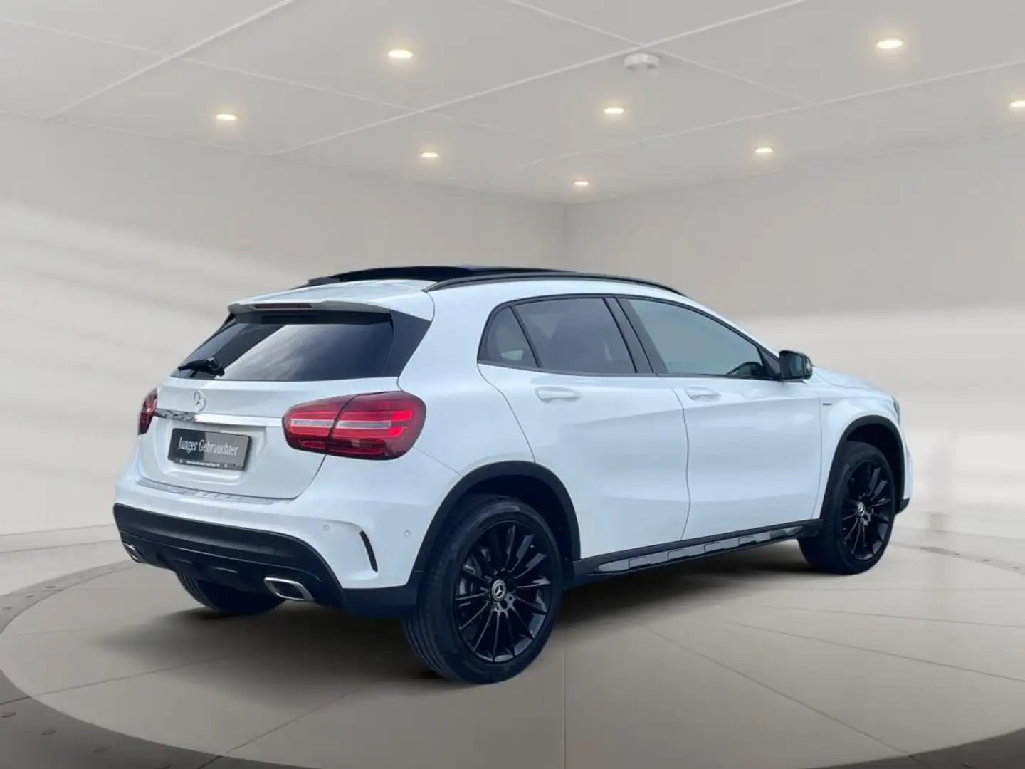 Mercedes-Benz GLA 250 AMG AMG+Comand+Urban+Night+Carbon+Pano Weiß - 2