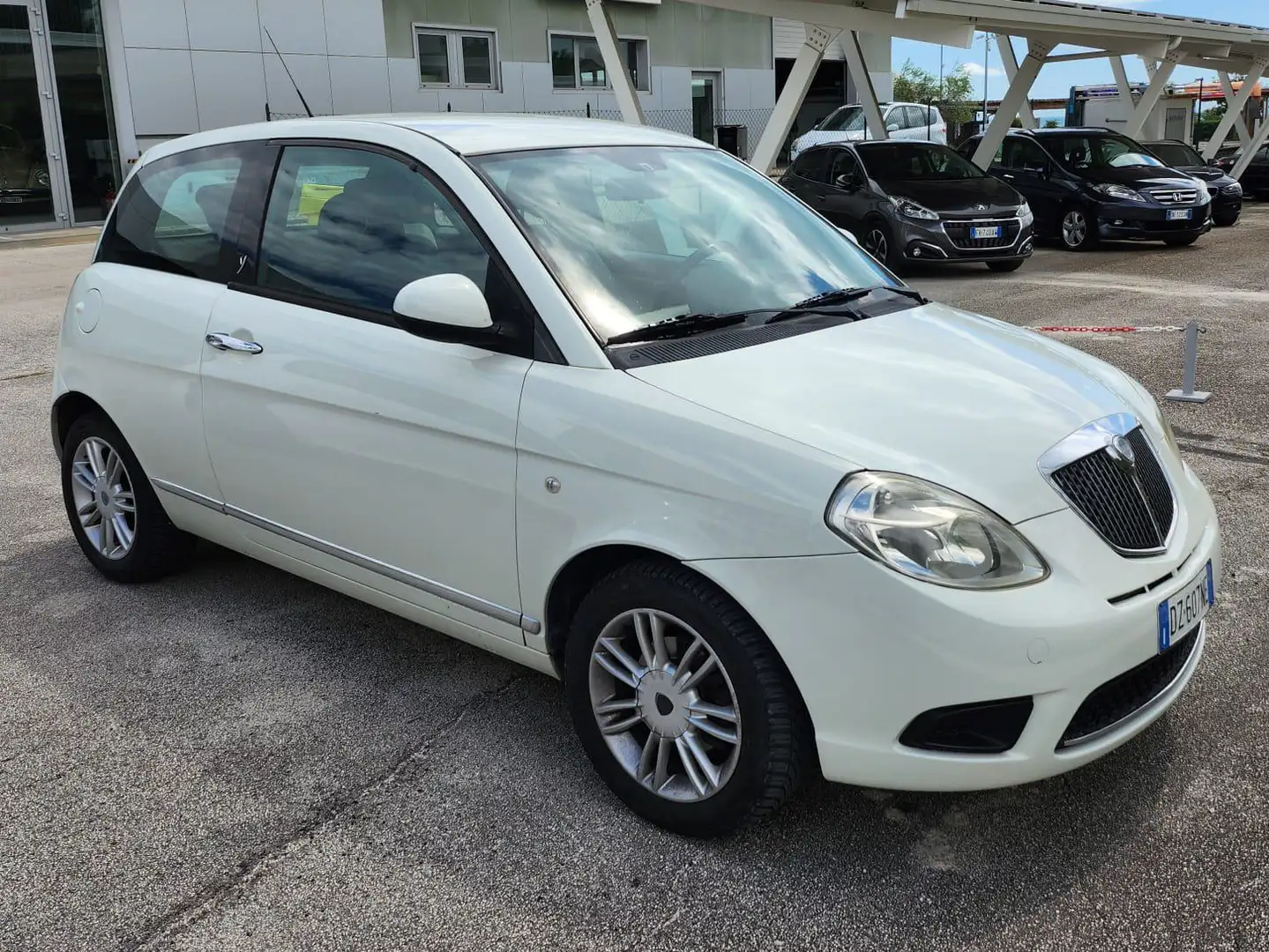 Lancia Ypsilon Ypsilon II 2007 1.3 mjt 16v MomoDesign (sport) dpf Bianco - 1