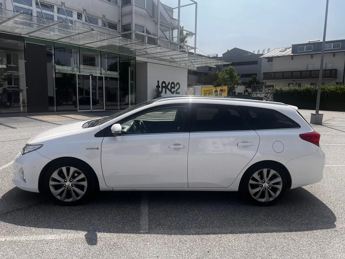 Toyota Auris 1.8 VVT-i Hybrid Automatik Touring Sports Executiv - 2